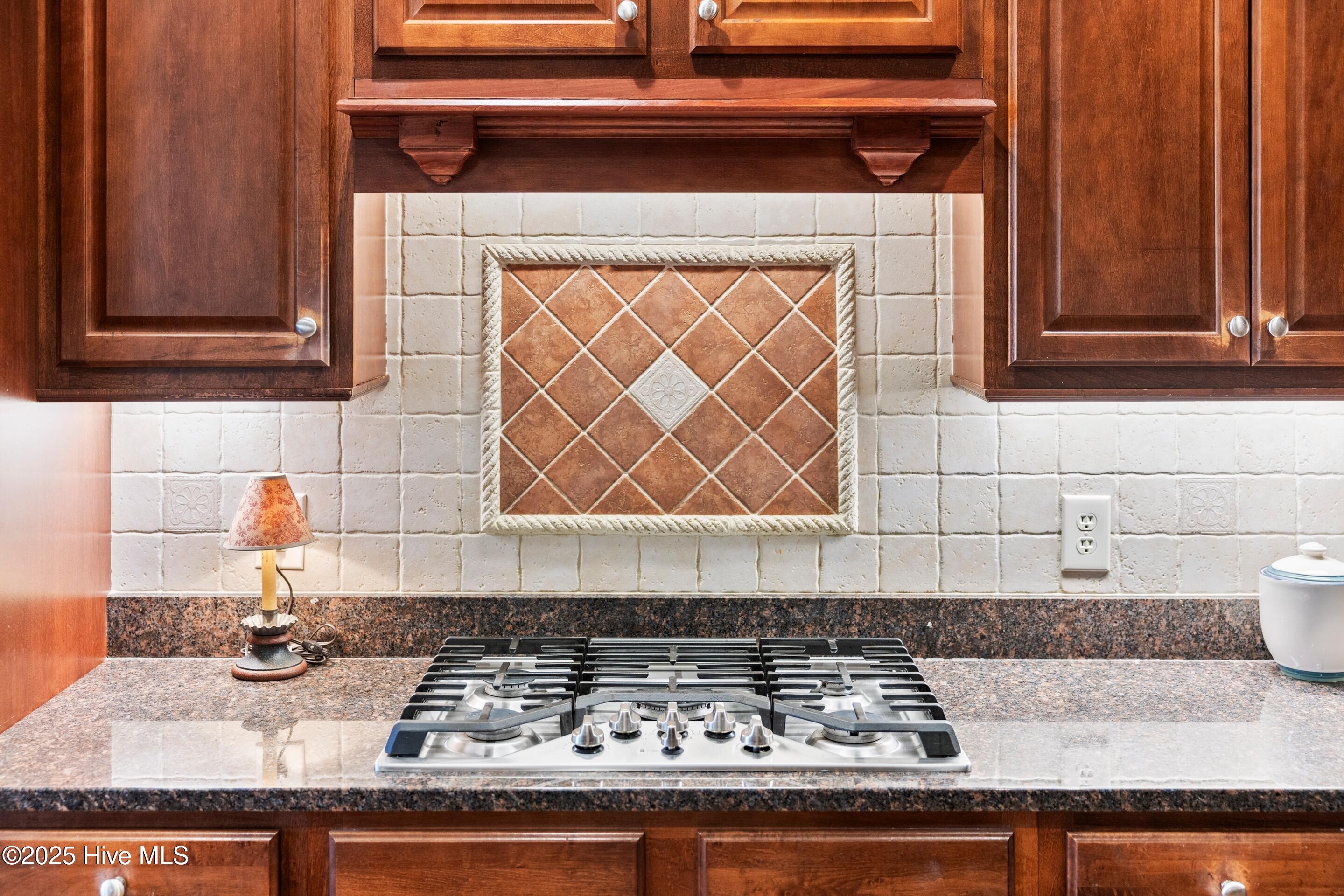 100538376 | Photo 23