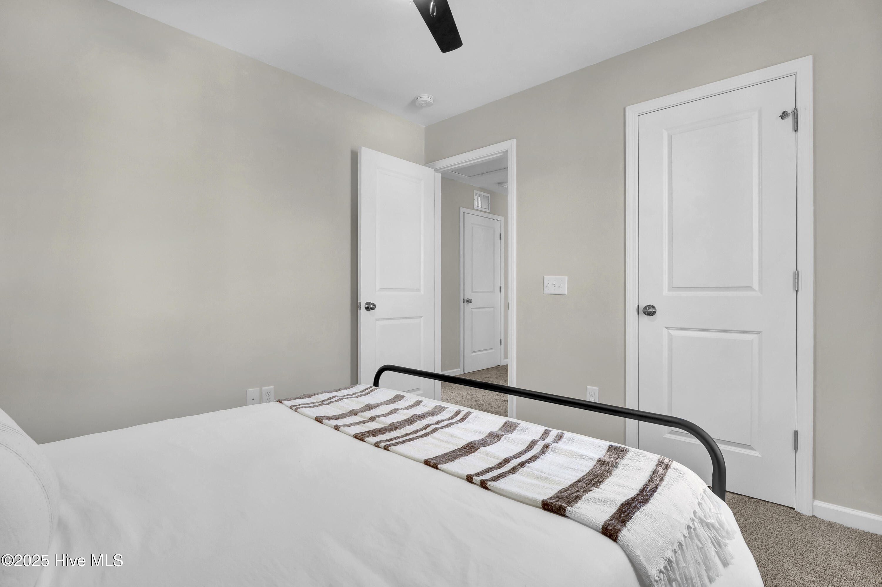 100537920 | Photo 25