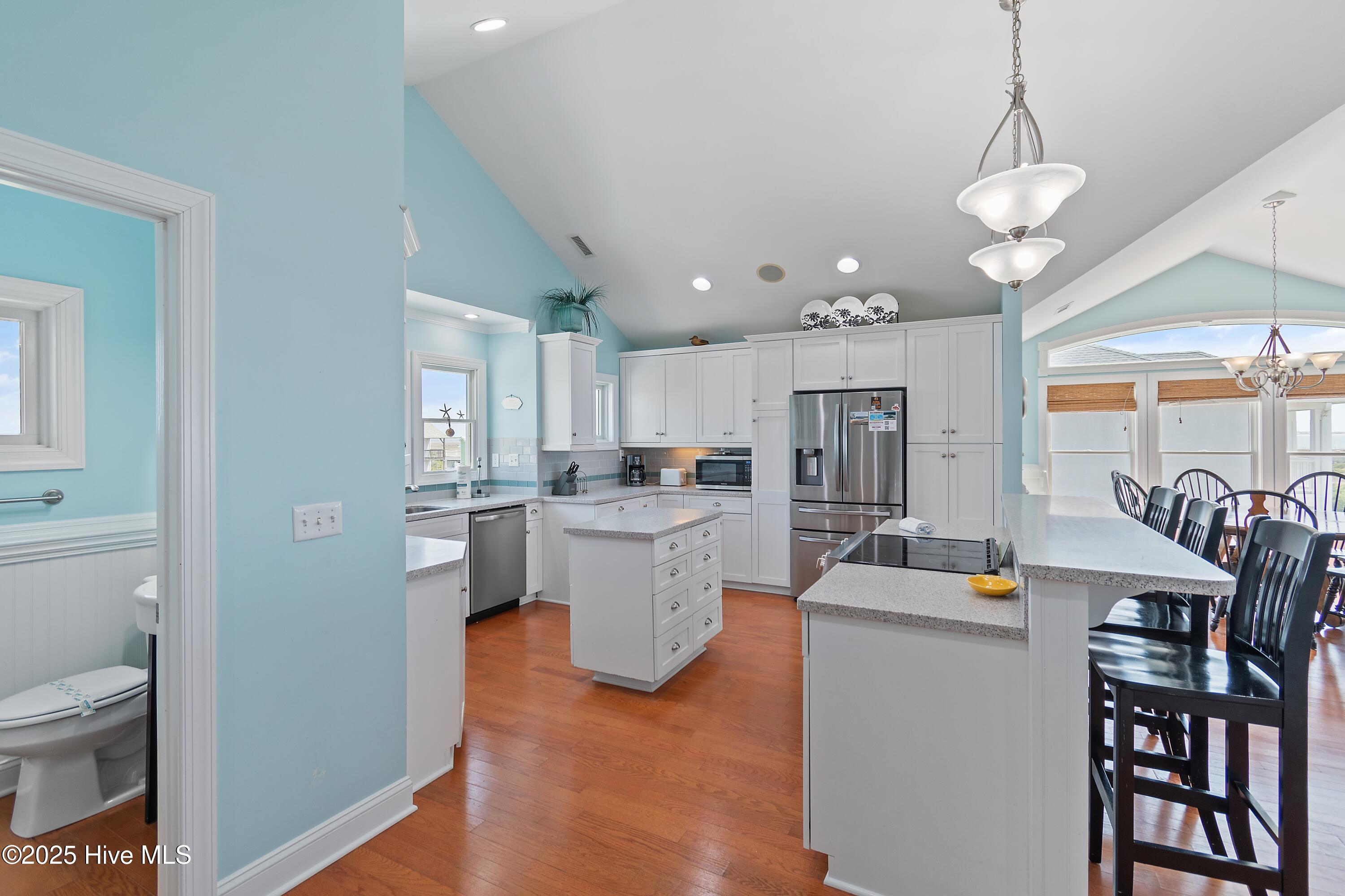 100504065 | Photo 27