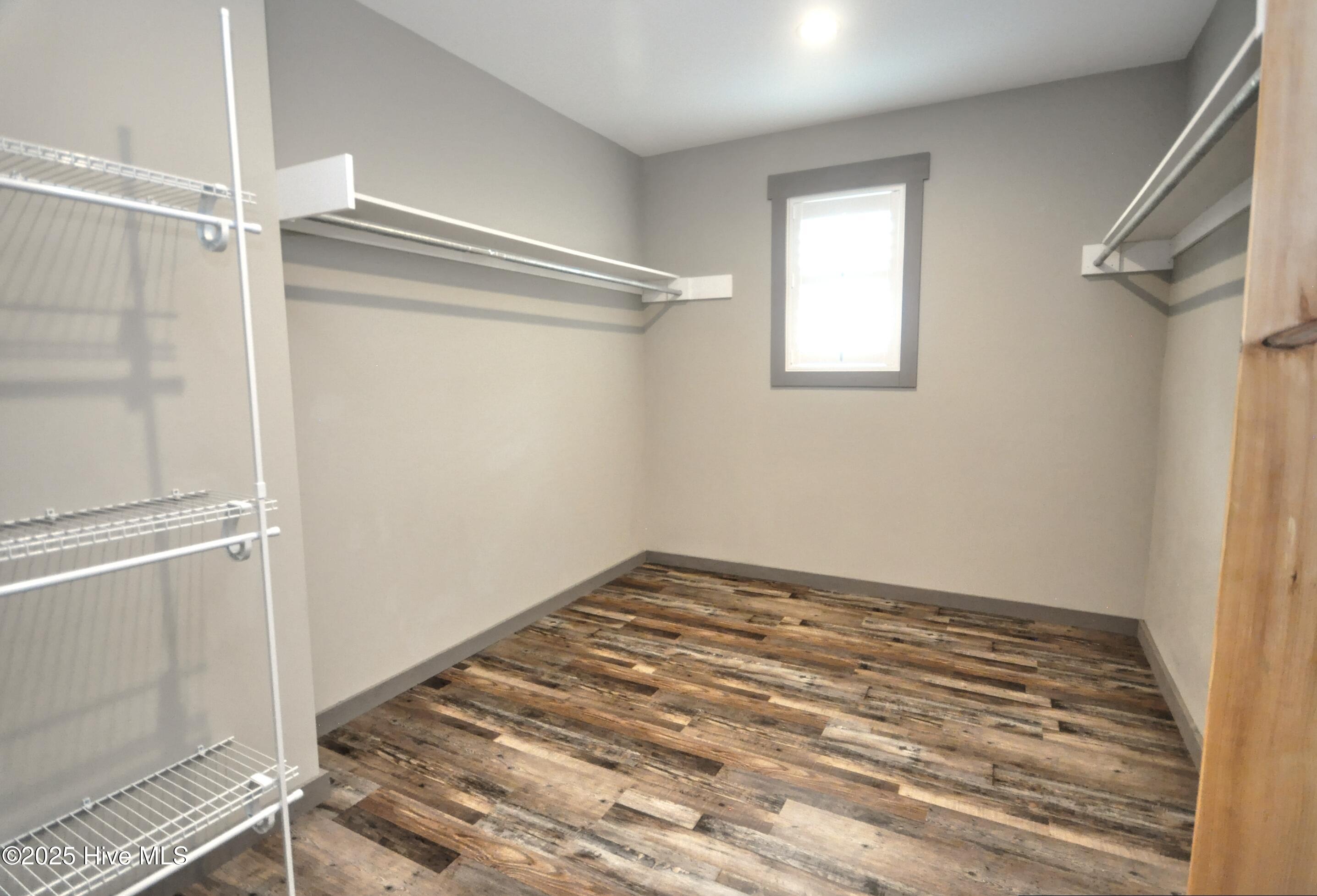 100535585 | Photo 43