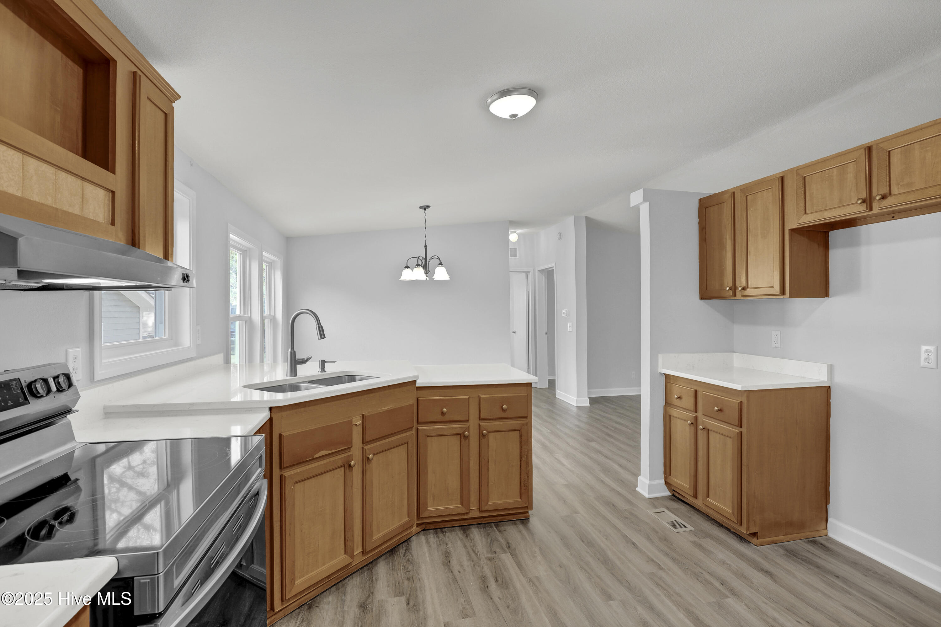 100543413 | Photo 12