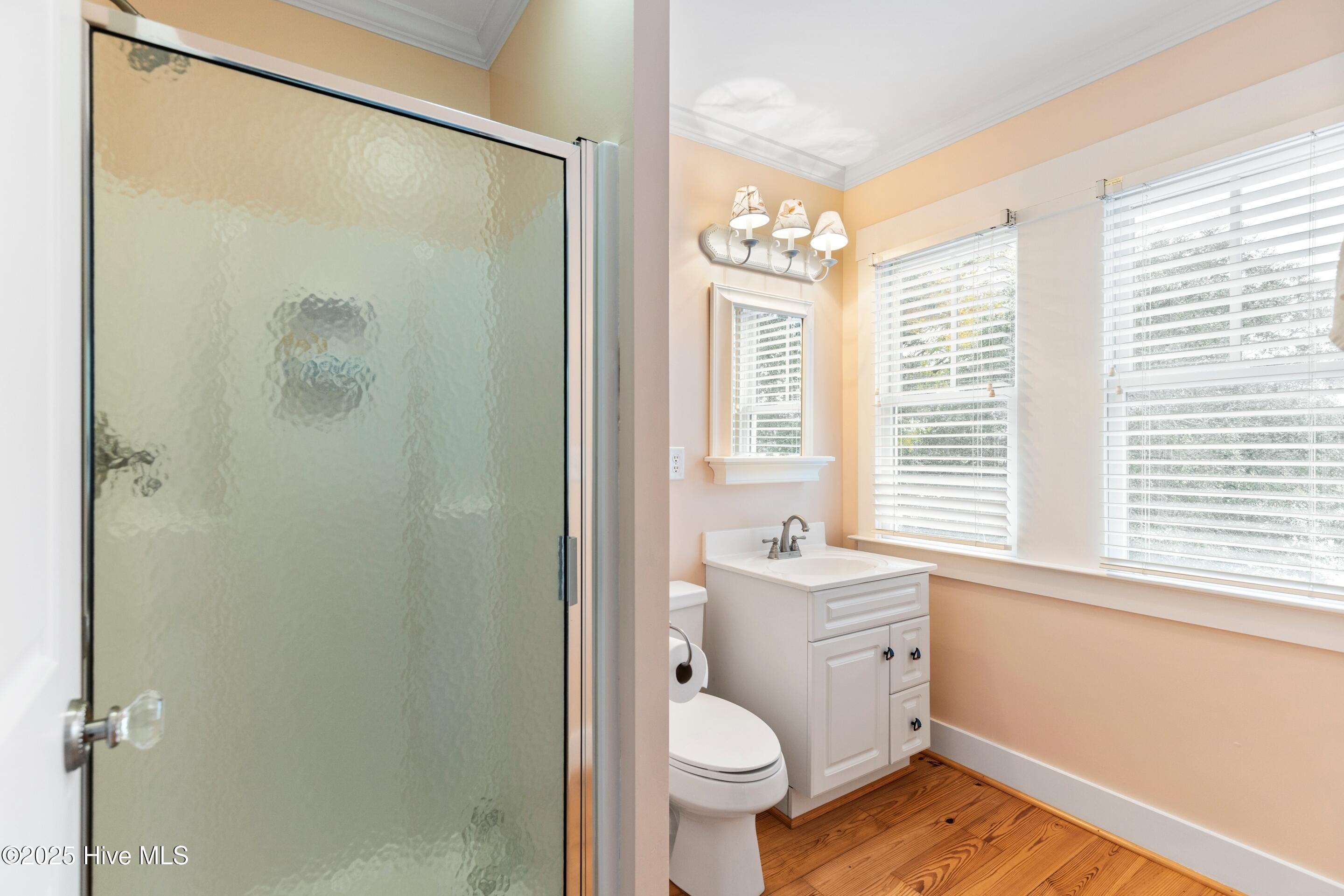 100544140 | Photo 51