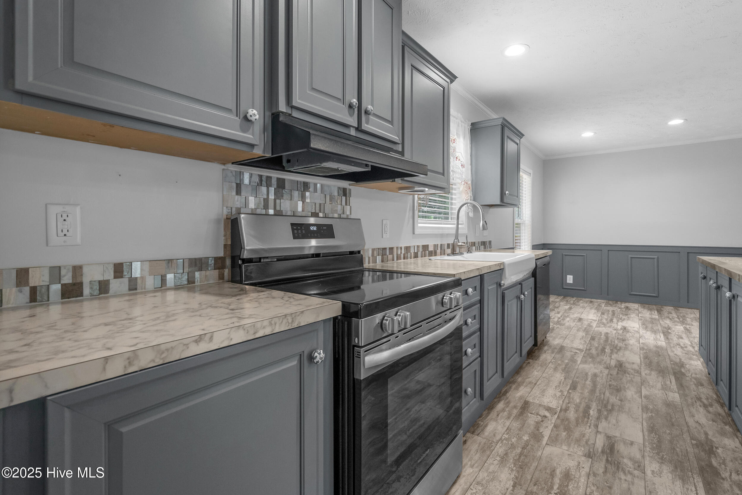 100510798 | Photo 13