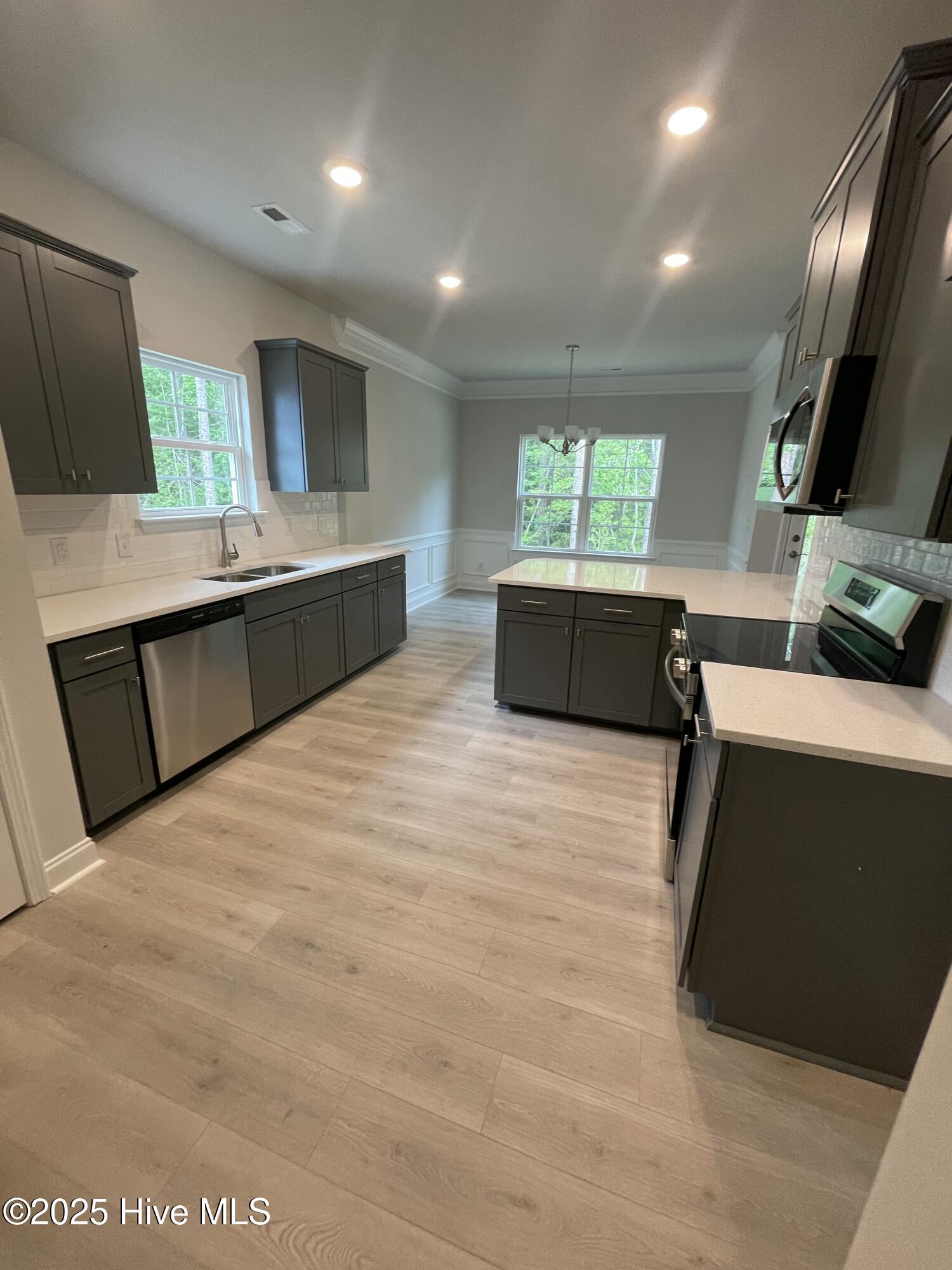 100446746 | Photo 16