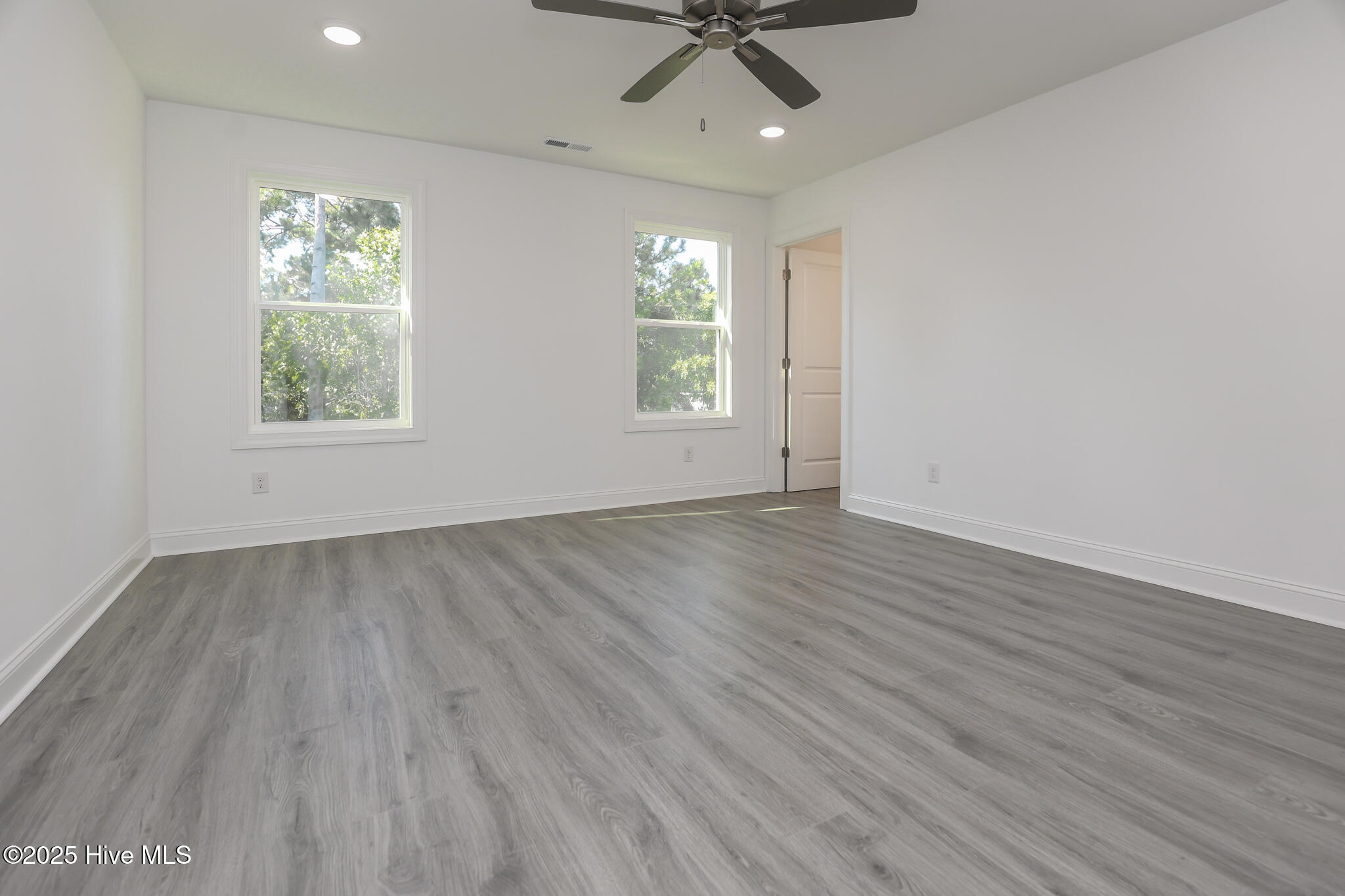 100553822 | Photo 56