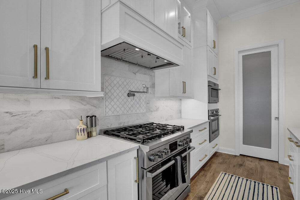 100499001 | Photo 11