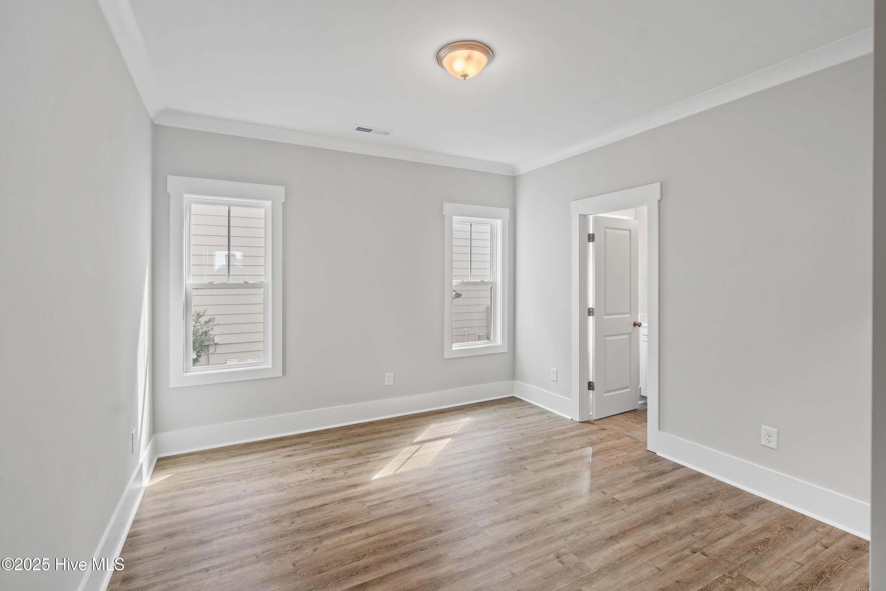 100506457 | Photo 27