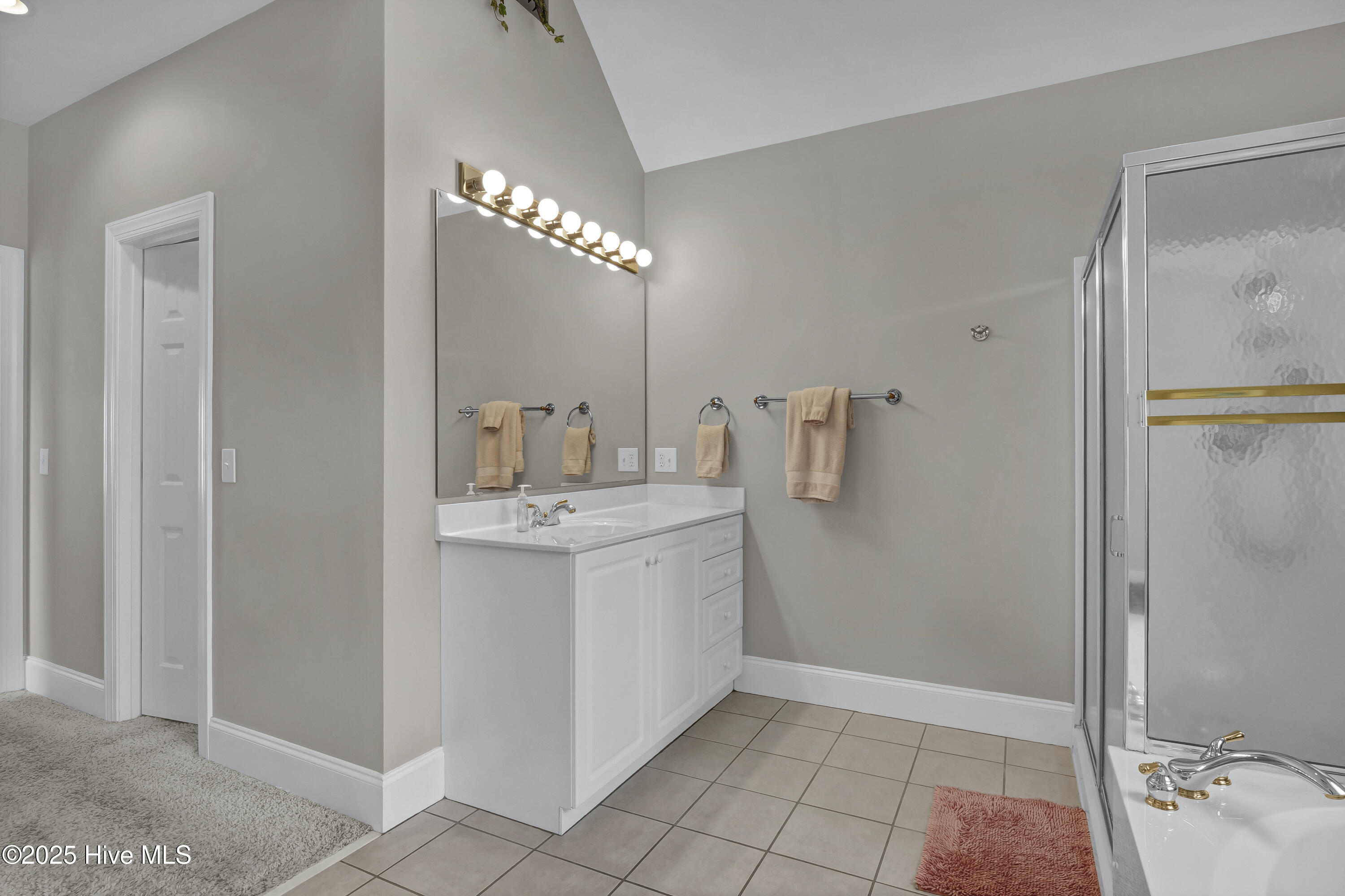 100533946 | Photo 31