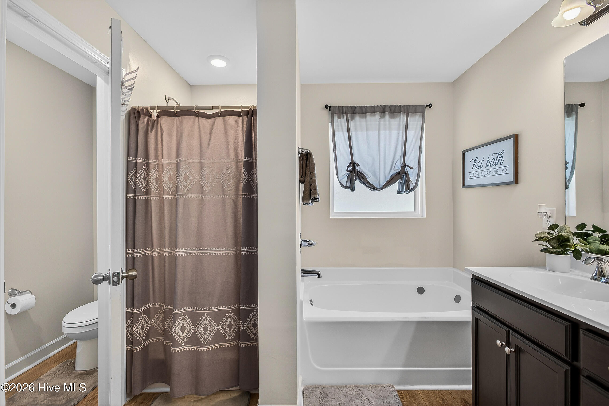 100558080 | Photo 24