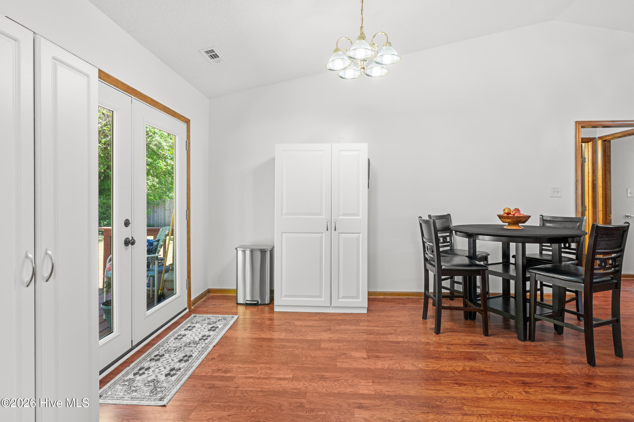 100568850 | Photo 13