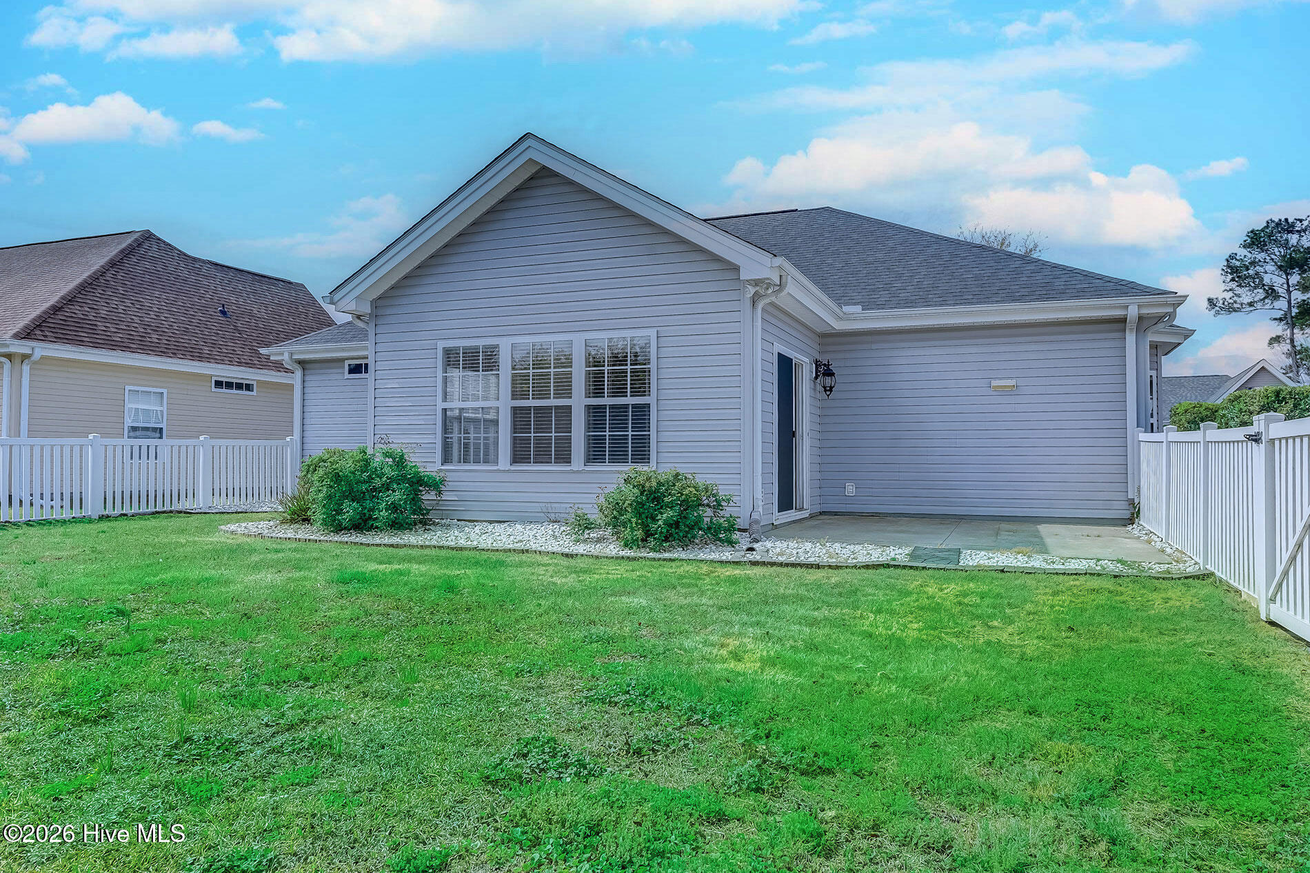 100563613 | Photo 33