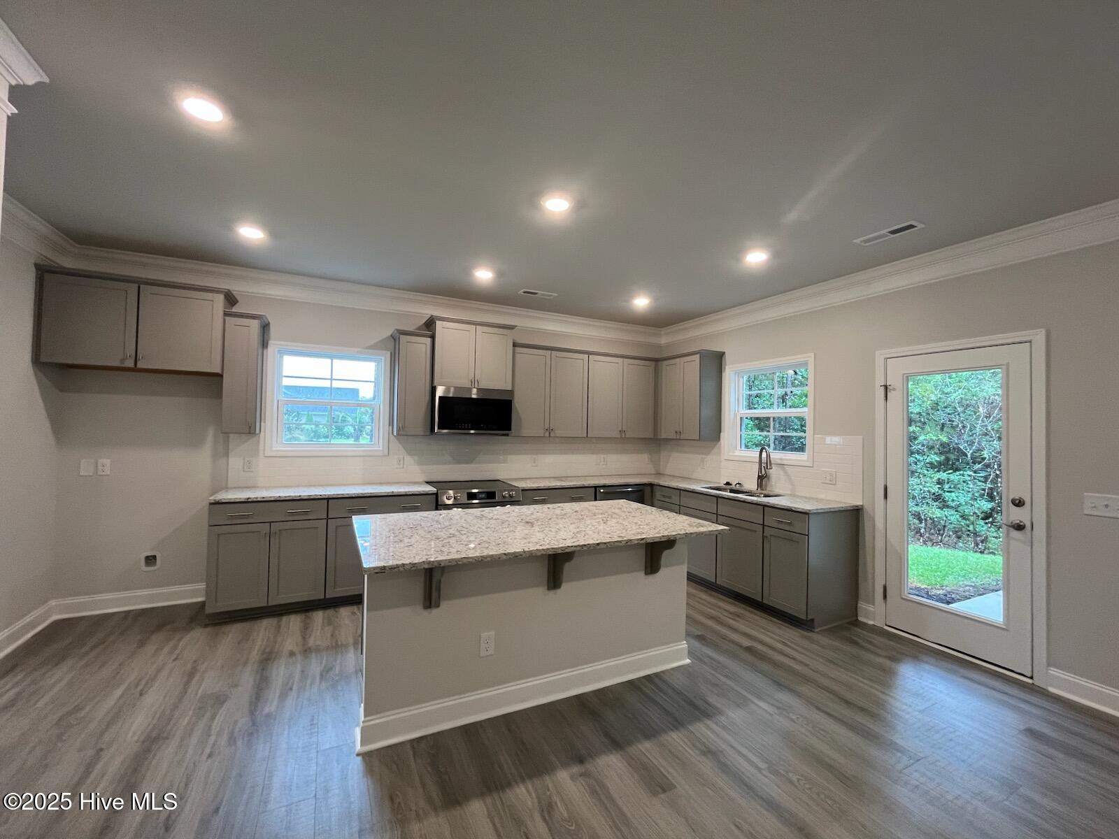 100423282 | Photo 10