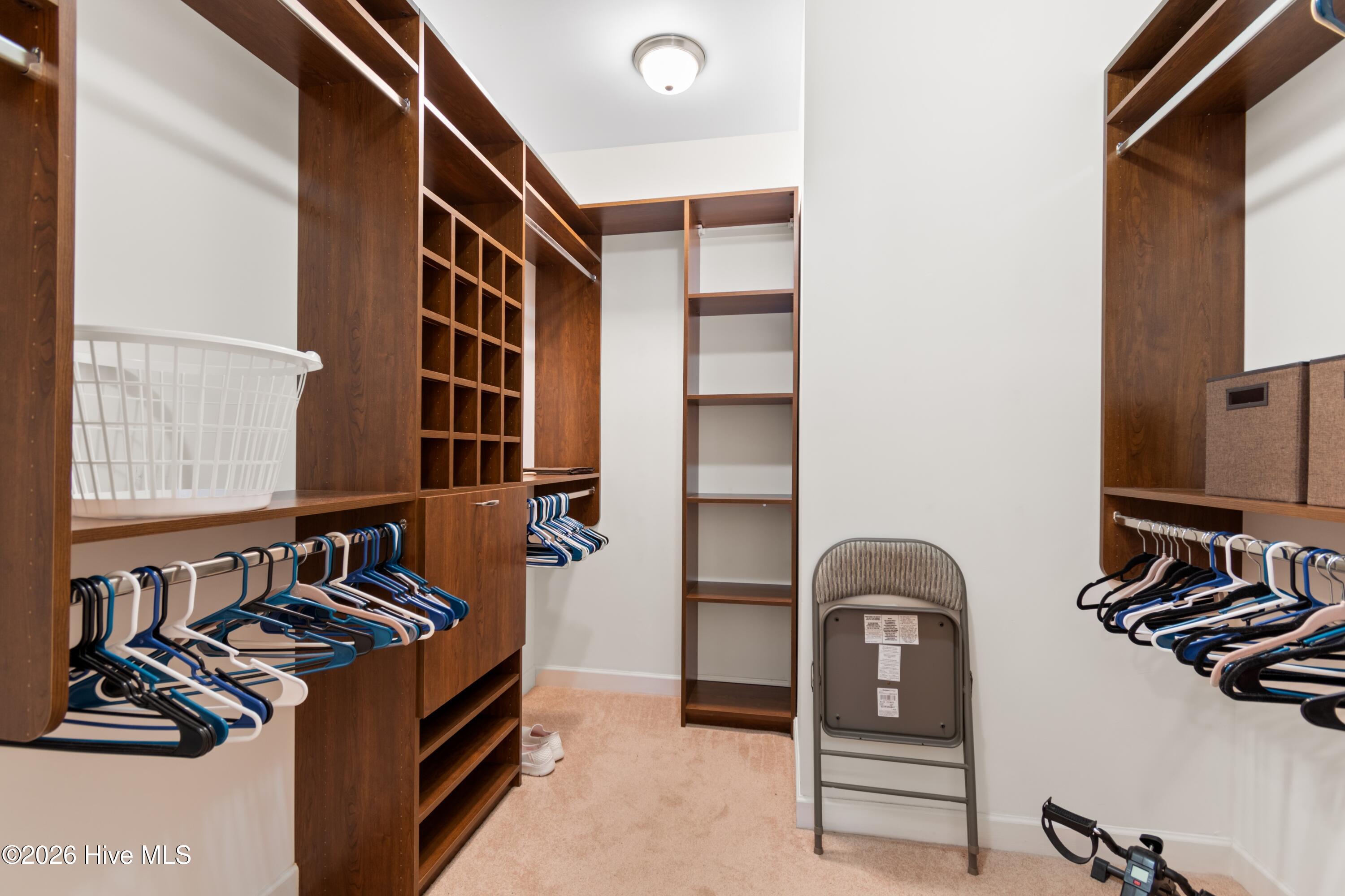 100561934 | Photo 25