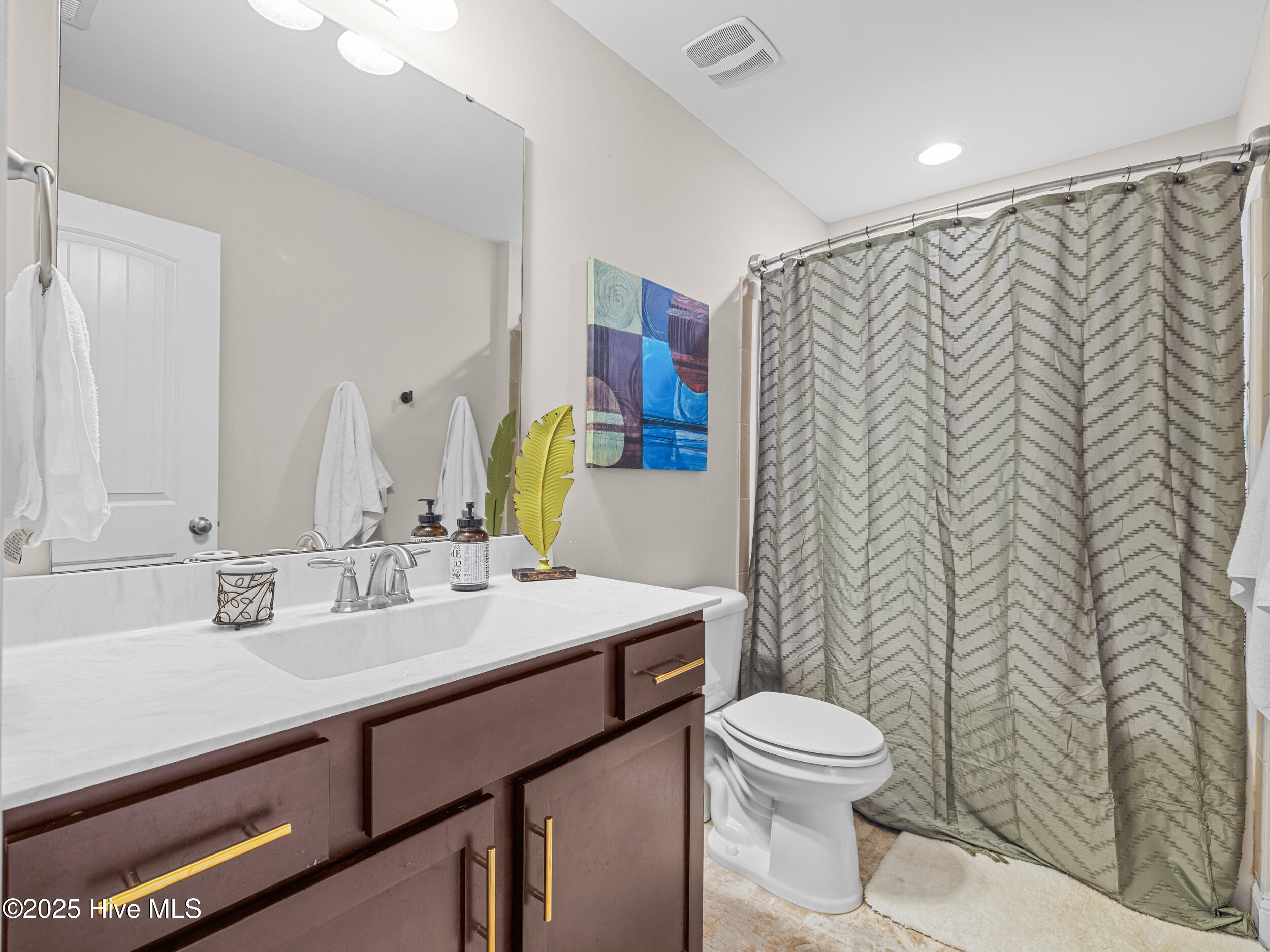 100545070 | Photo 51