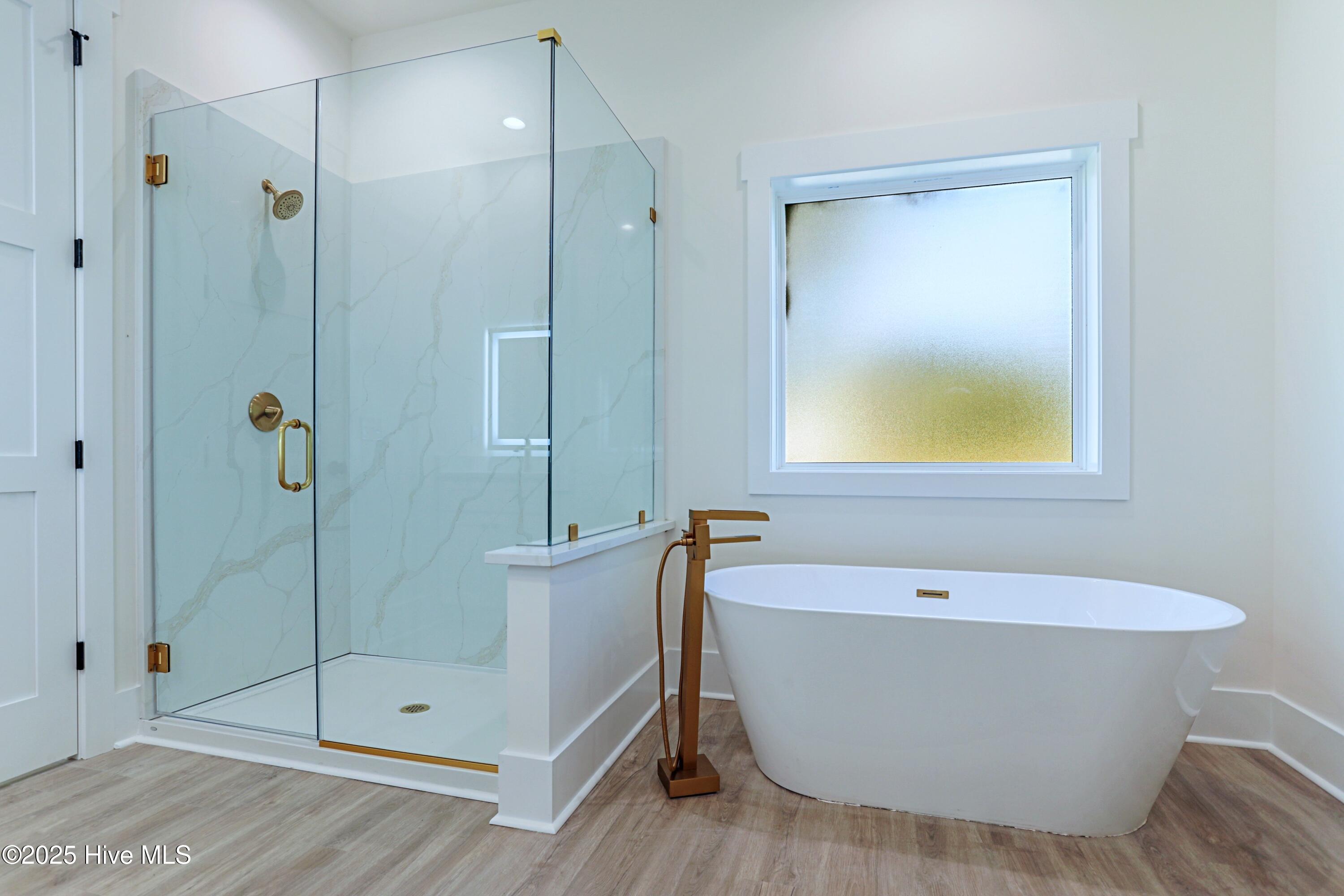 100535738 | Photo 37