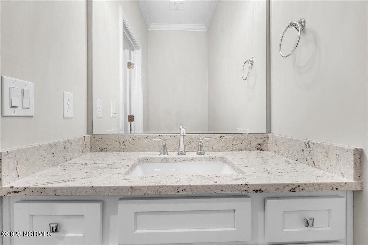 100524155 | Photo 96