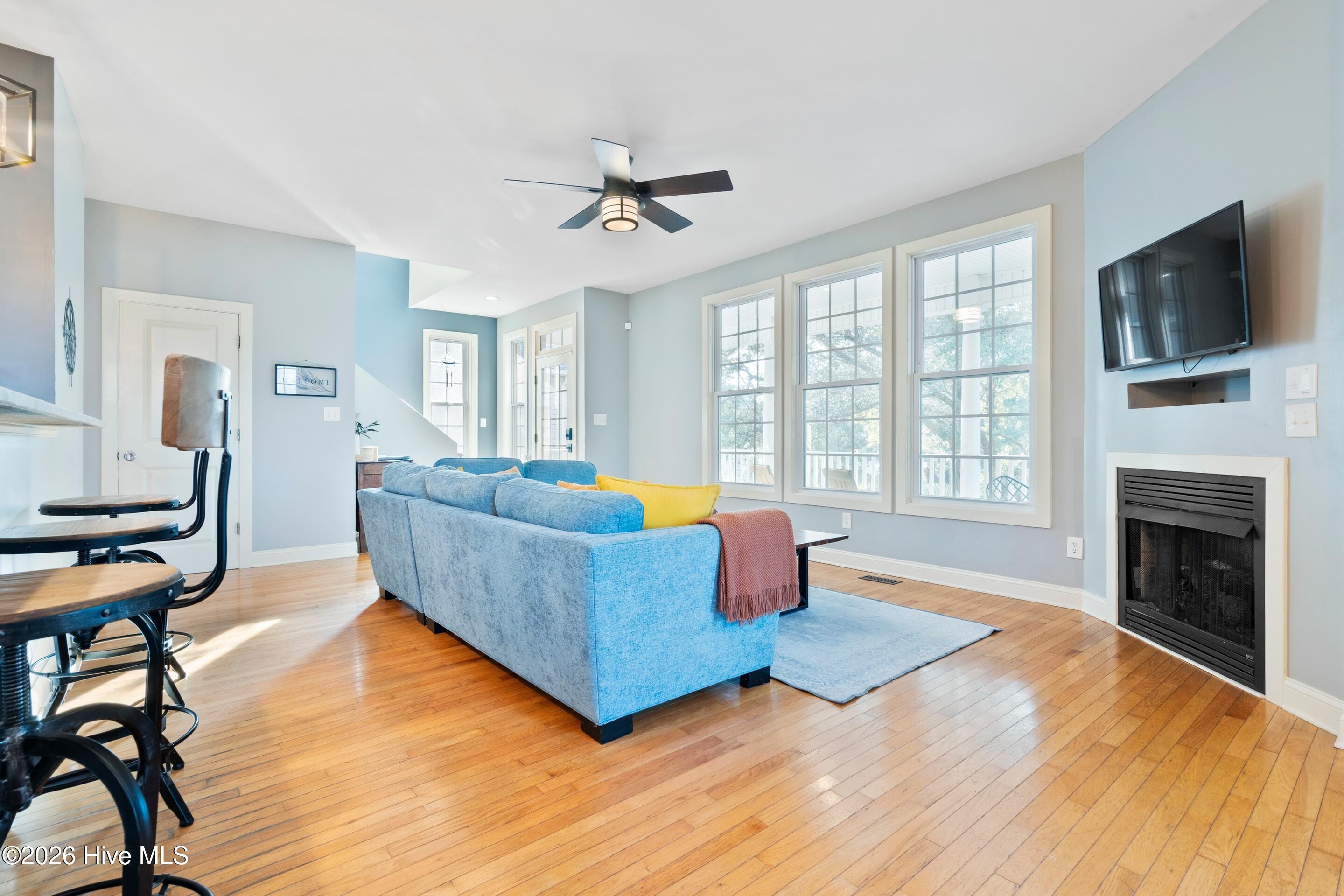 100549187 | Photo 23