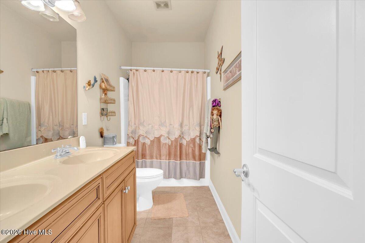 100548229 | Photo 16