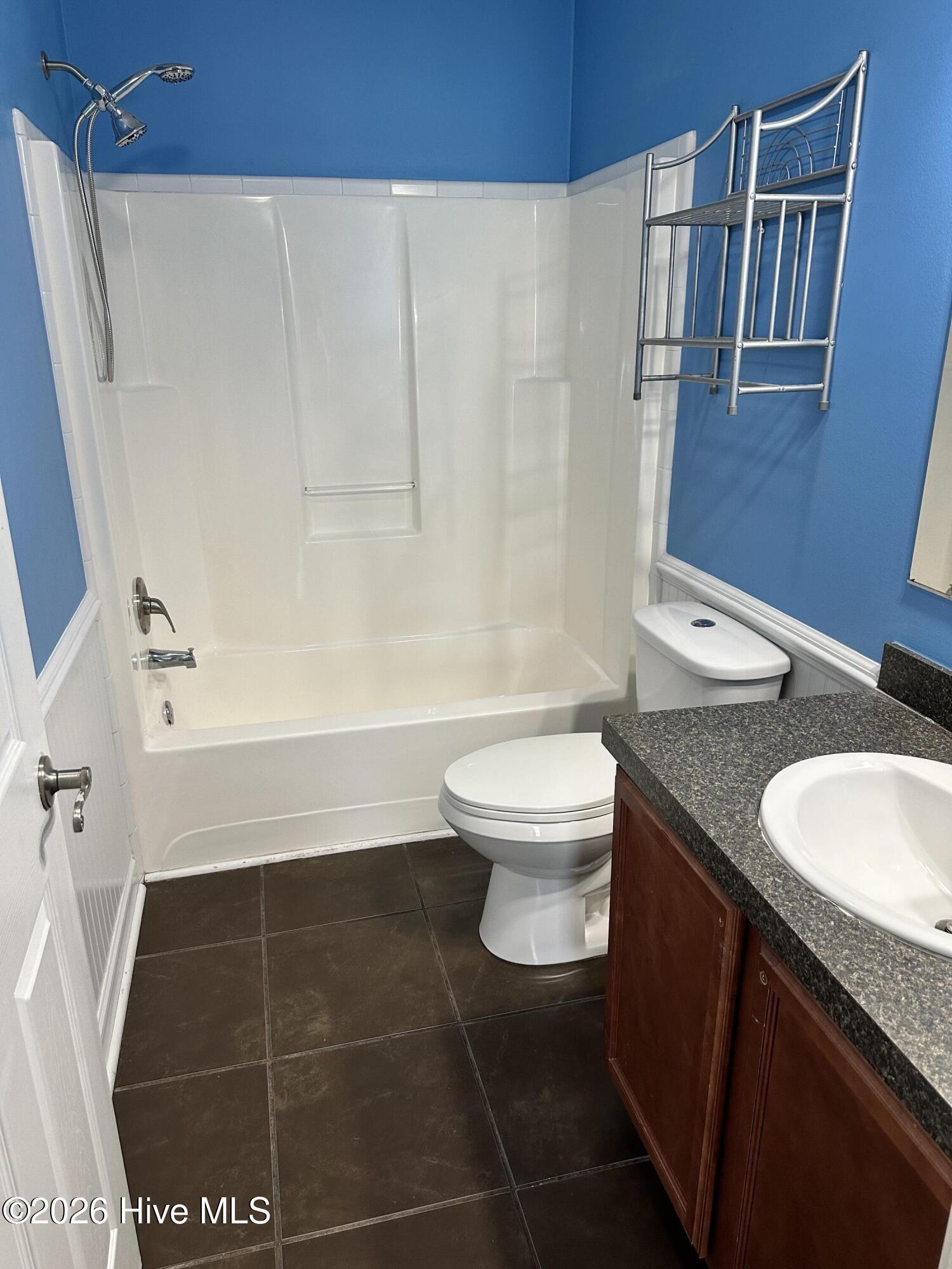 100562100 | Photo 26