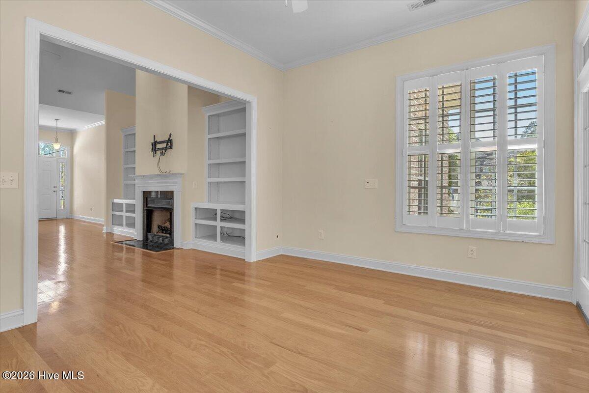 100569829 | Photo 16