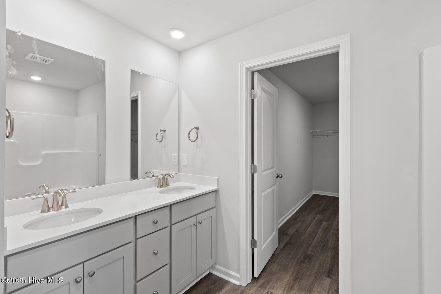 100532613 | Photo 30