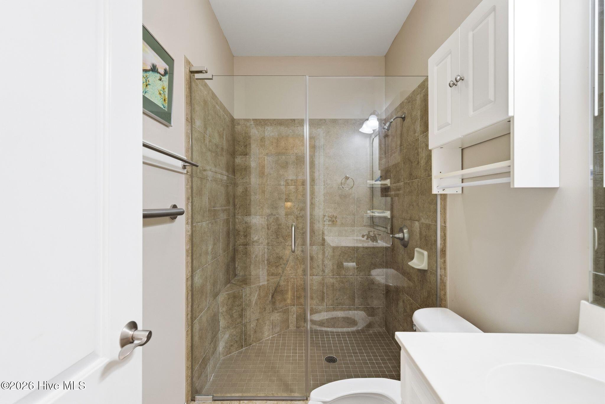 100561180 | Photo 57