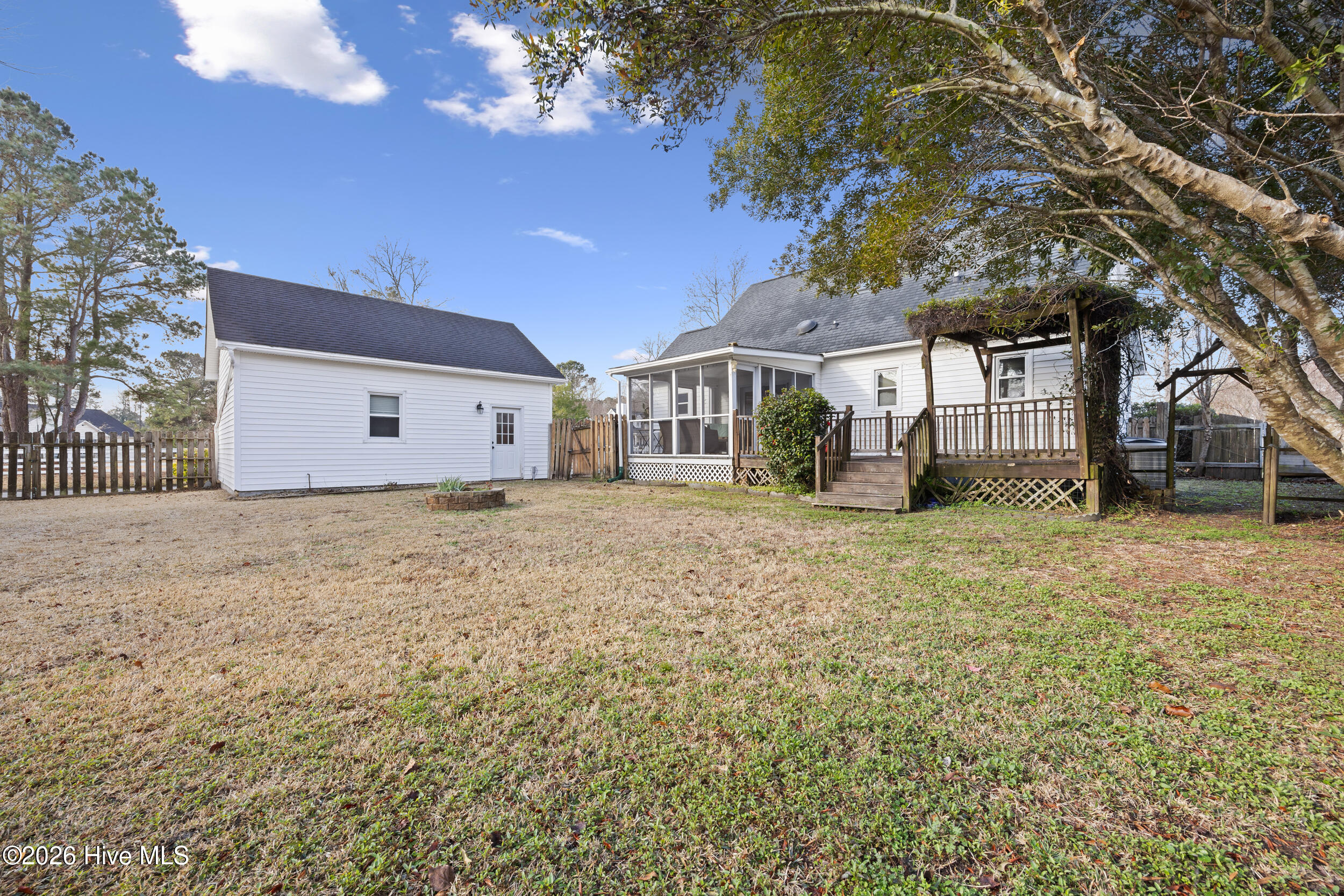 100547989 | Photo 39