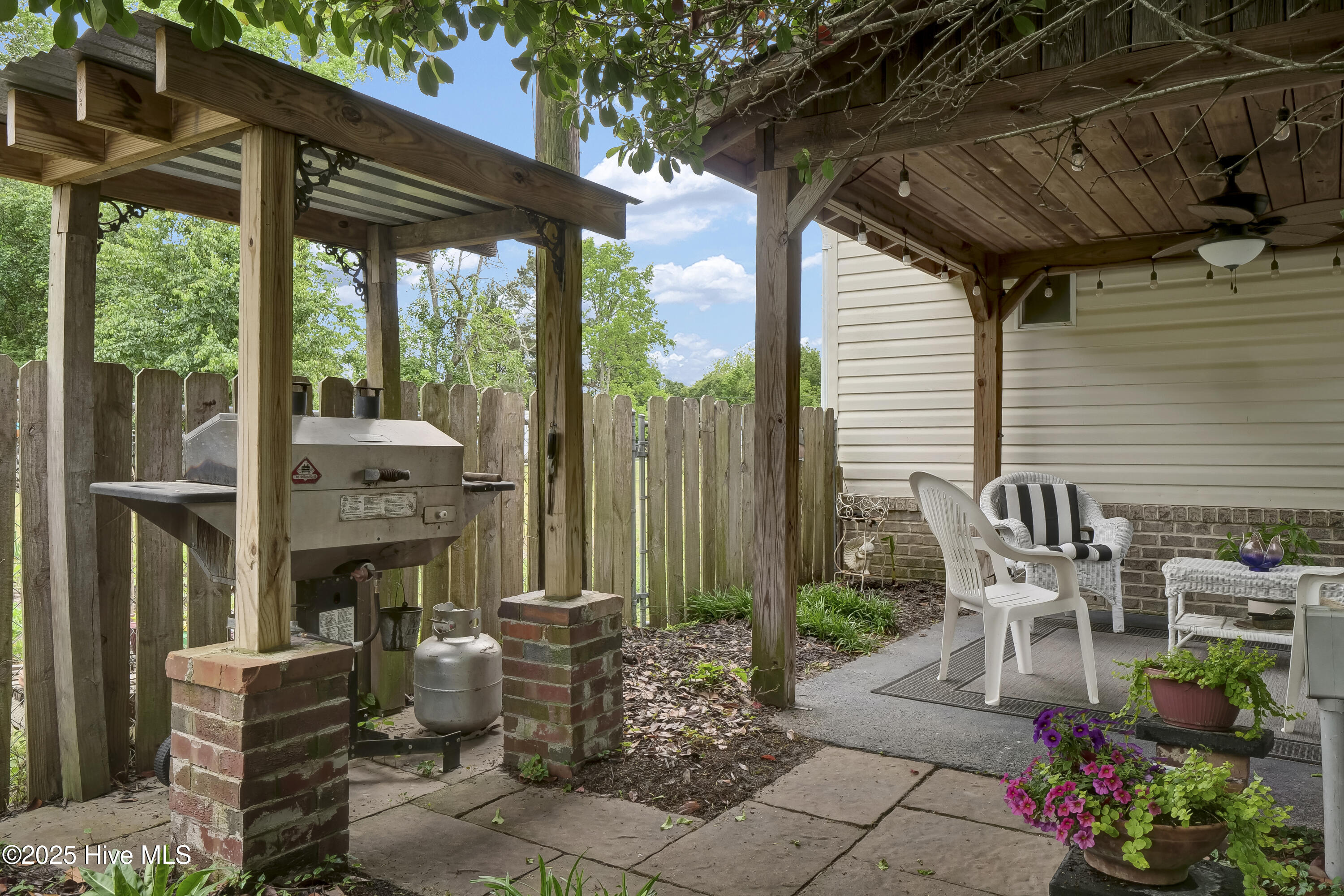 100503942 | Photo 24