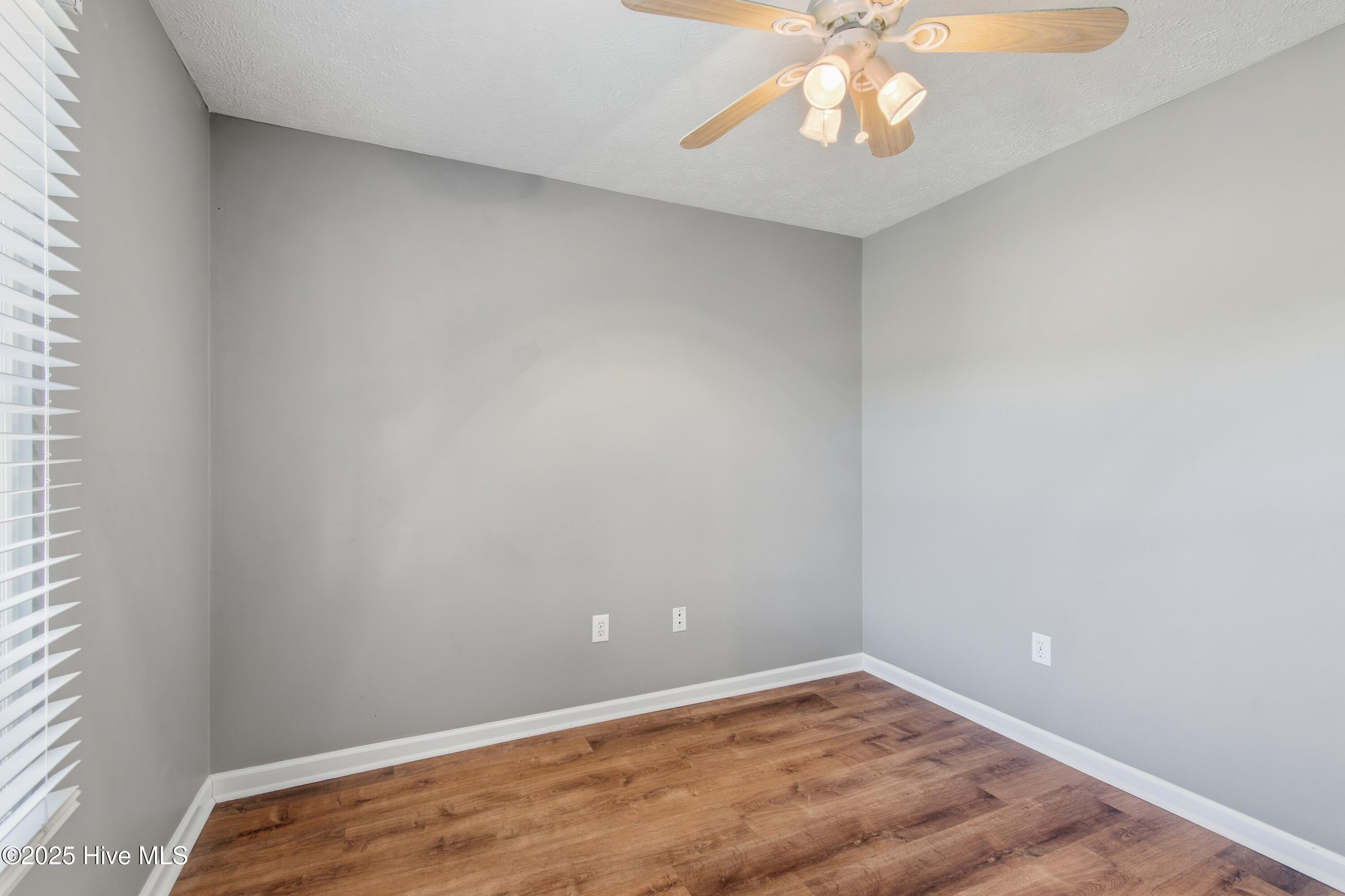 100546463 | Photo 32