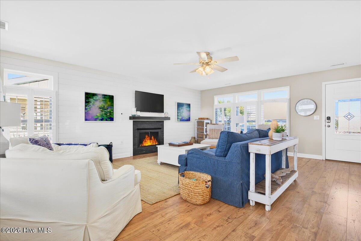 100549636 | Photo 12