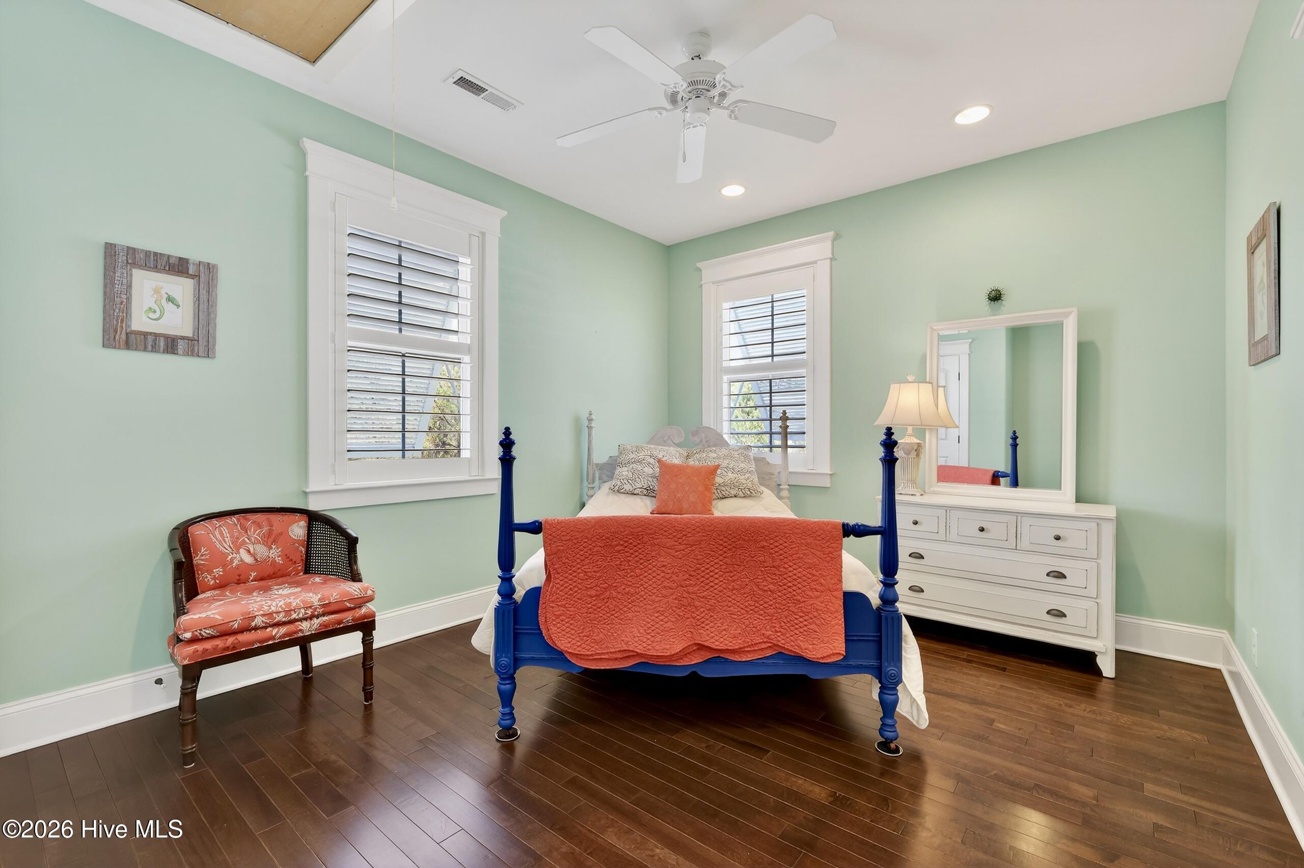 100559035 | Photo 28