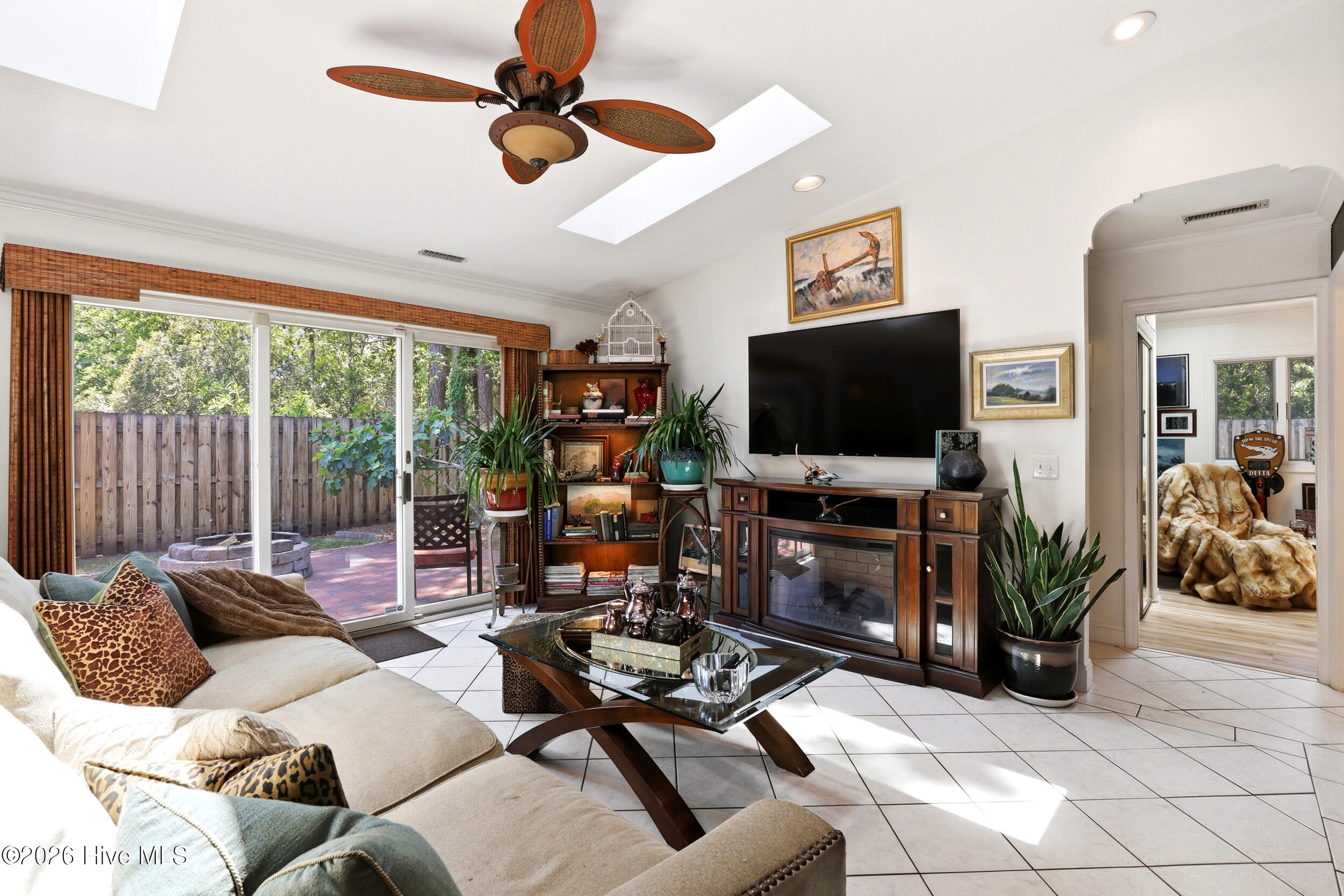 100569802 | Photo 10