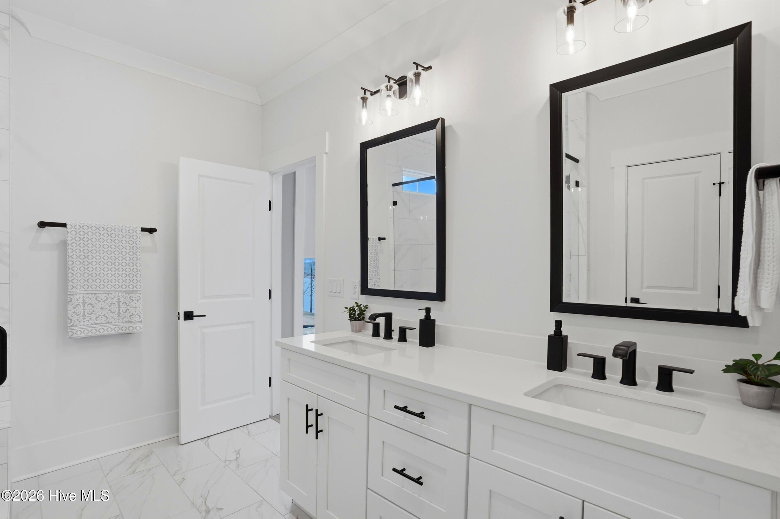 100559672 | Photo 25