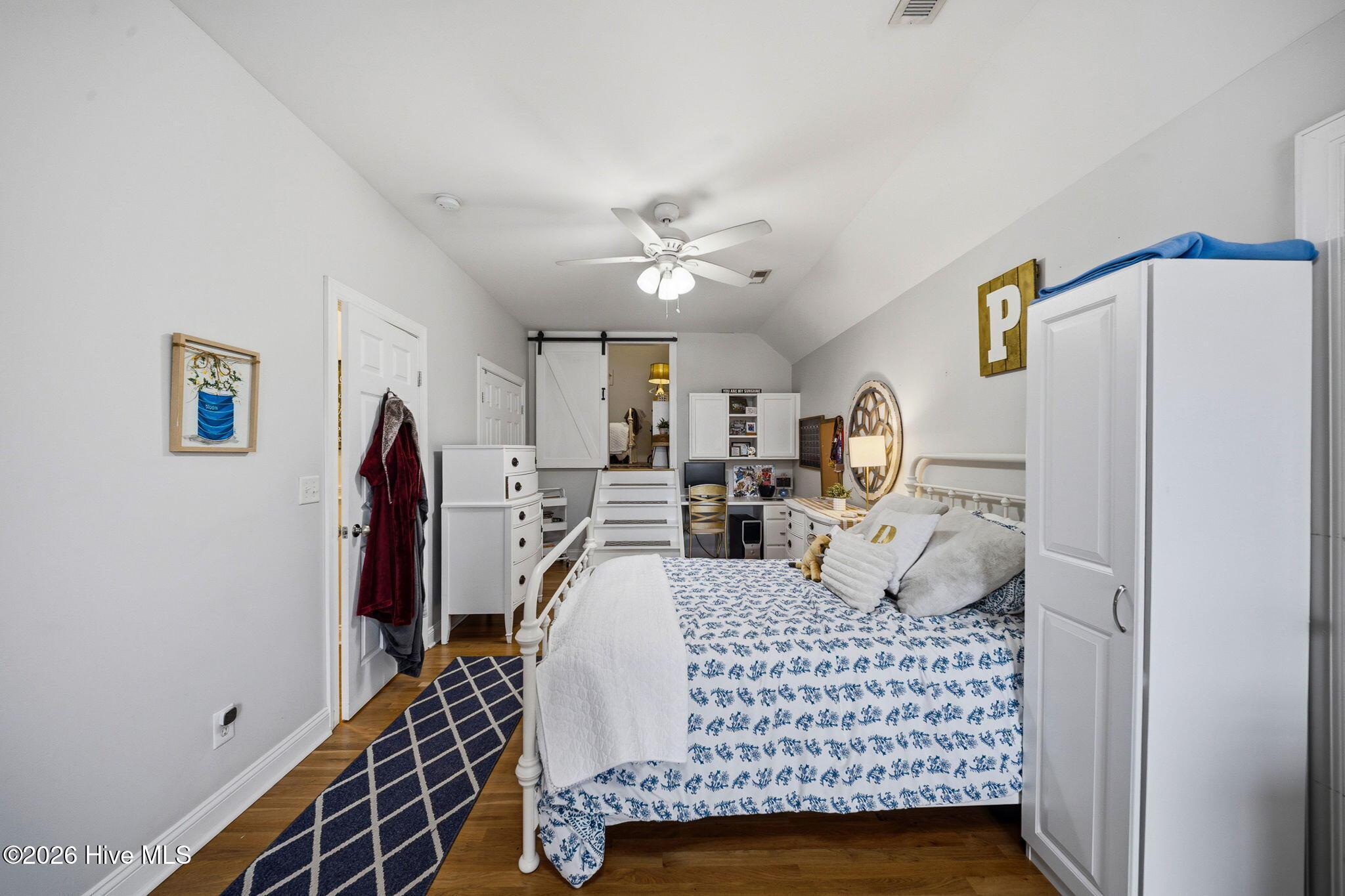 100561515 | Photo 77