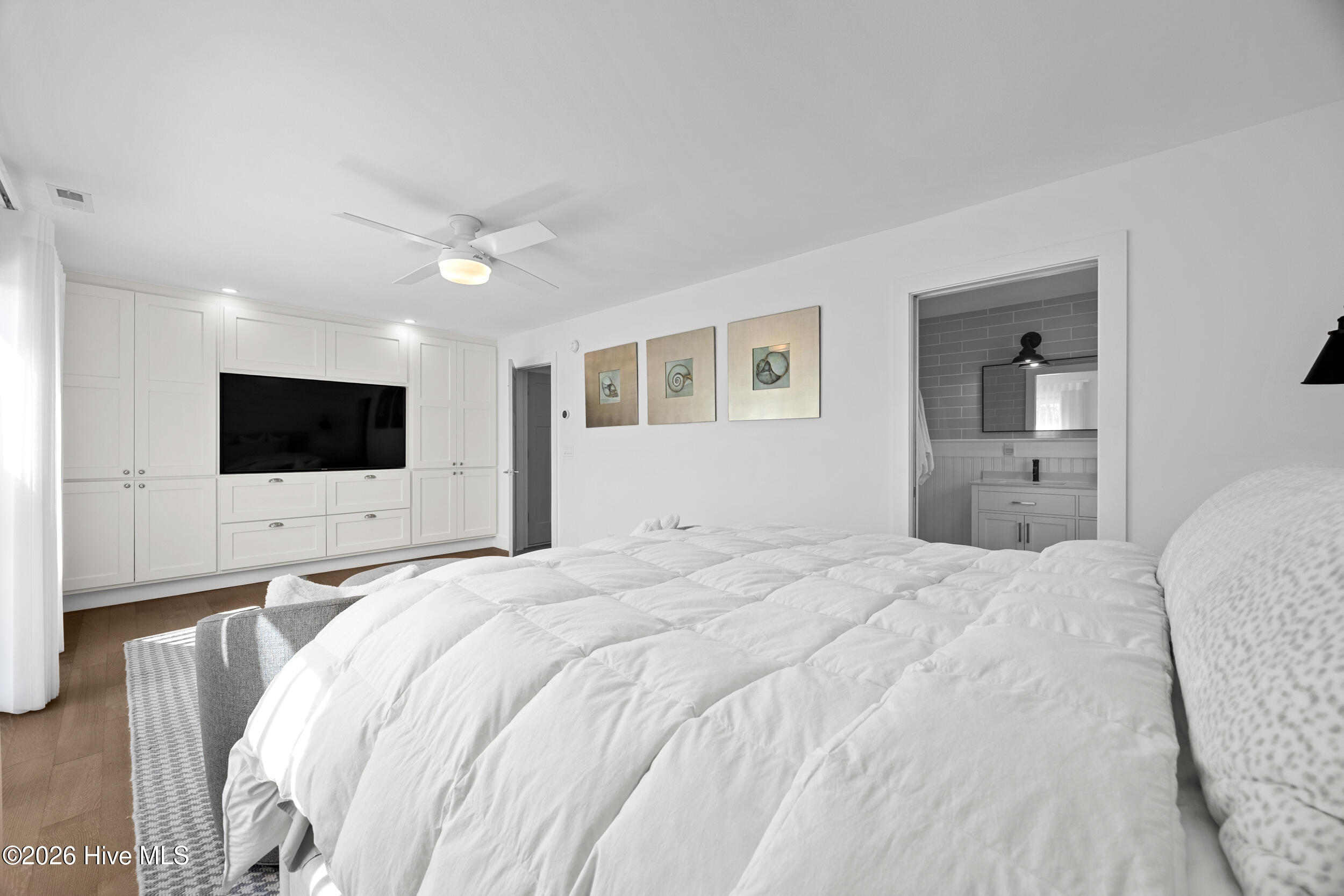 100562849 | Photo 37