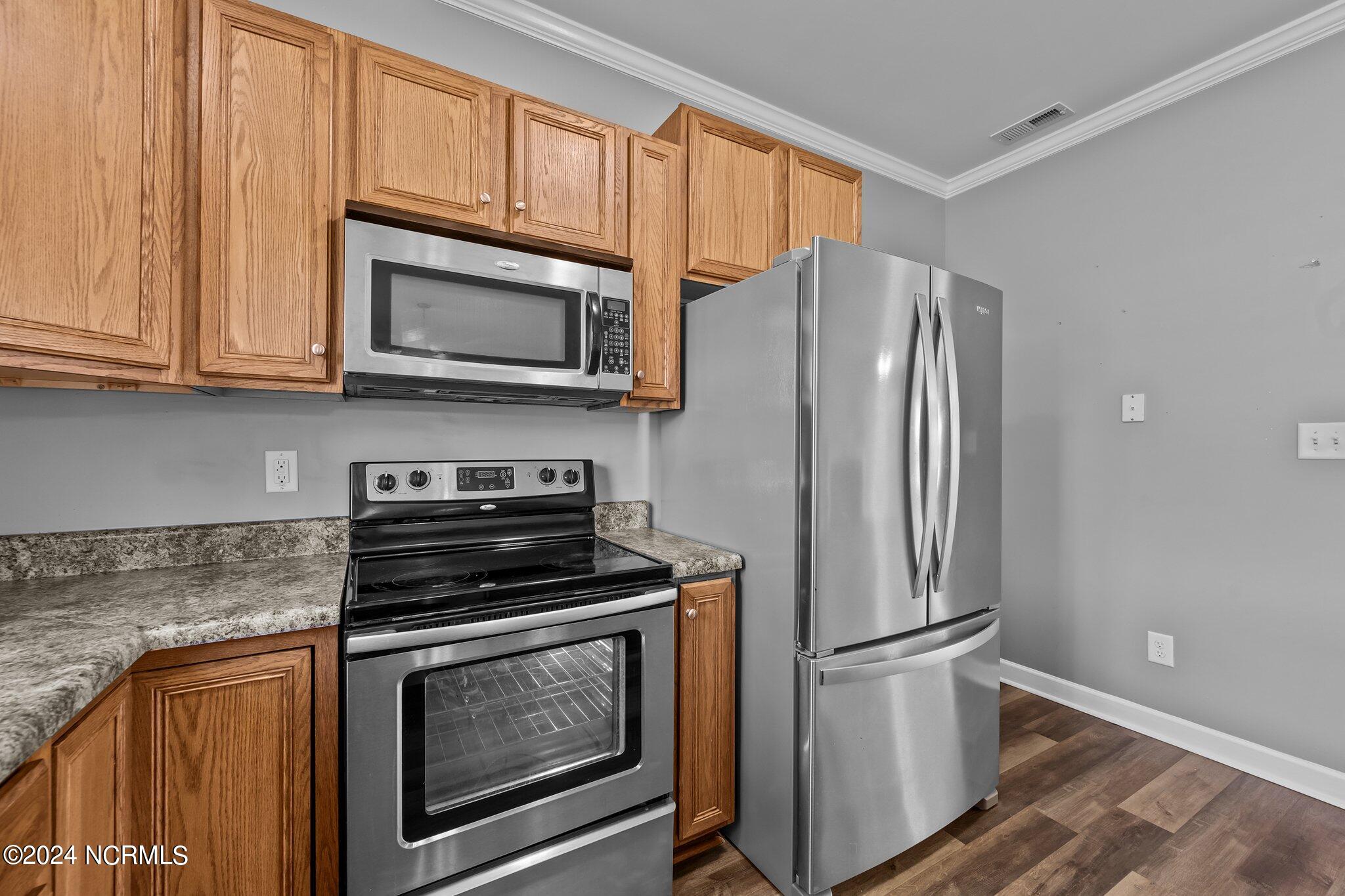 210 Wedgefield Circle,Maple Hill