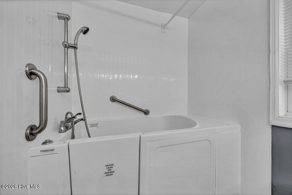 100587986 | Photo 24