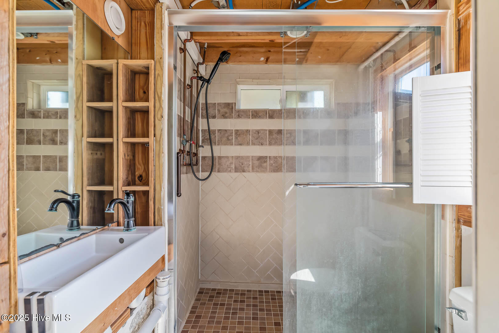 100538071 | Photo 38