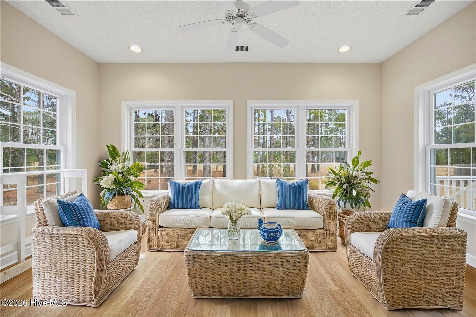 100553011 | Photo 15