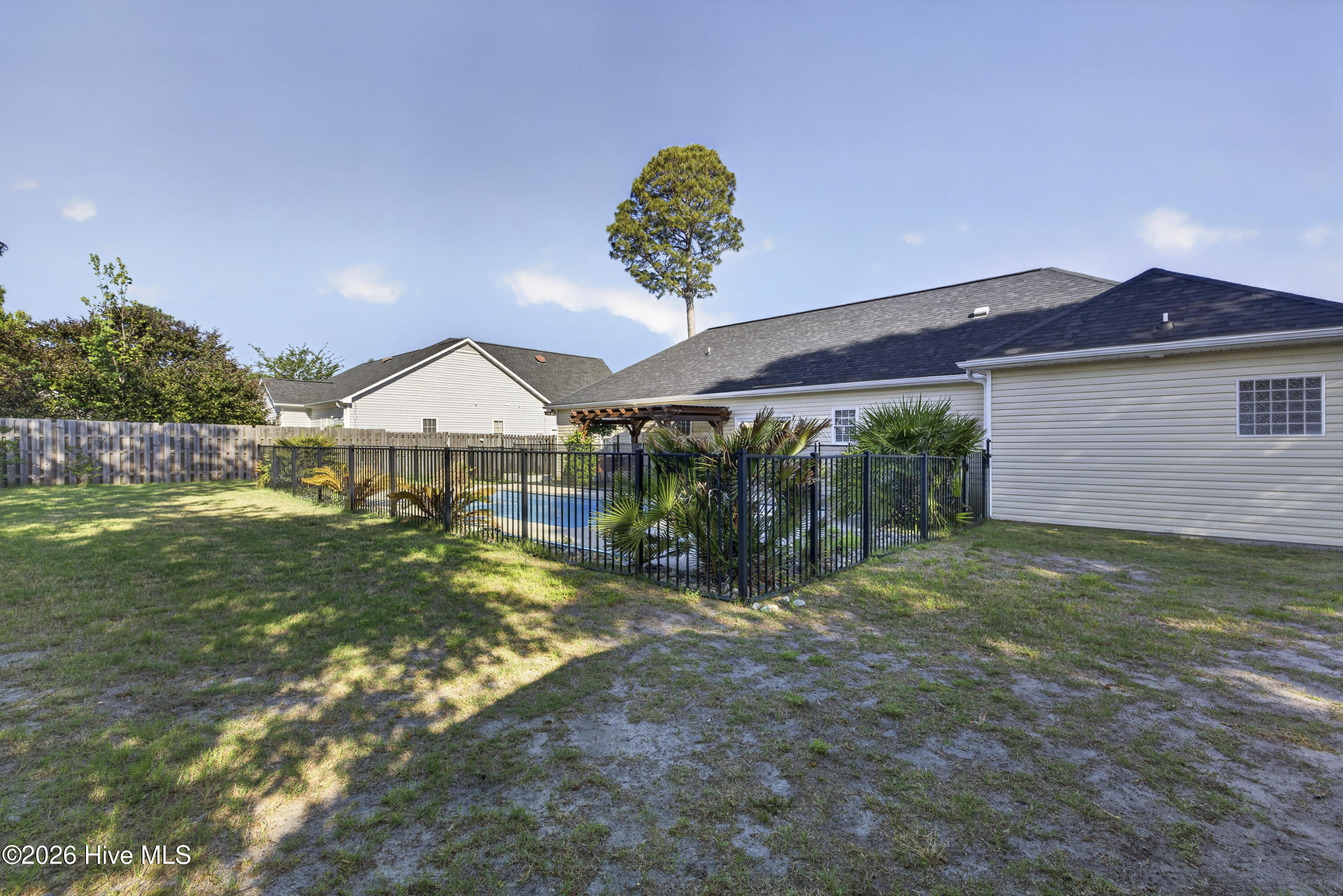 100568546 | Photo 39