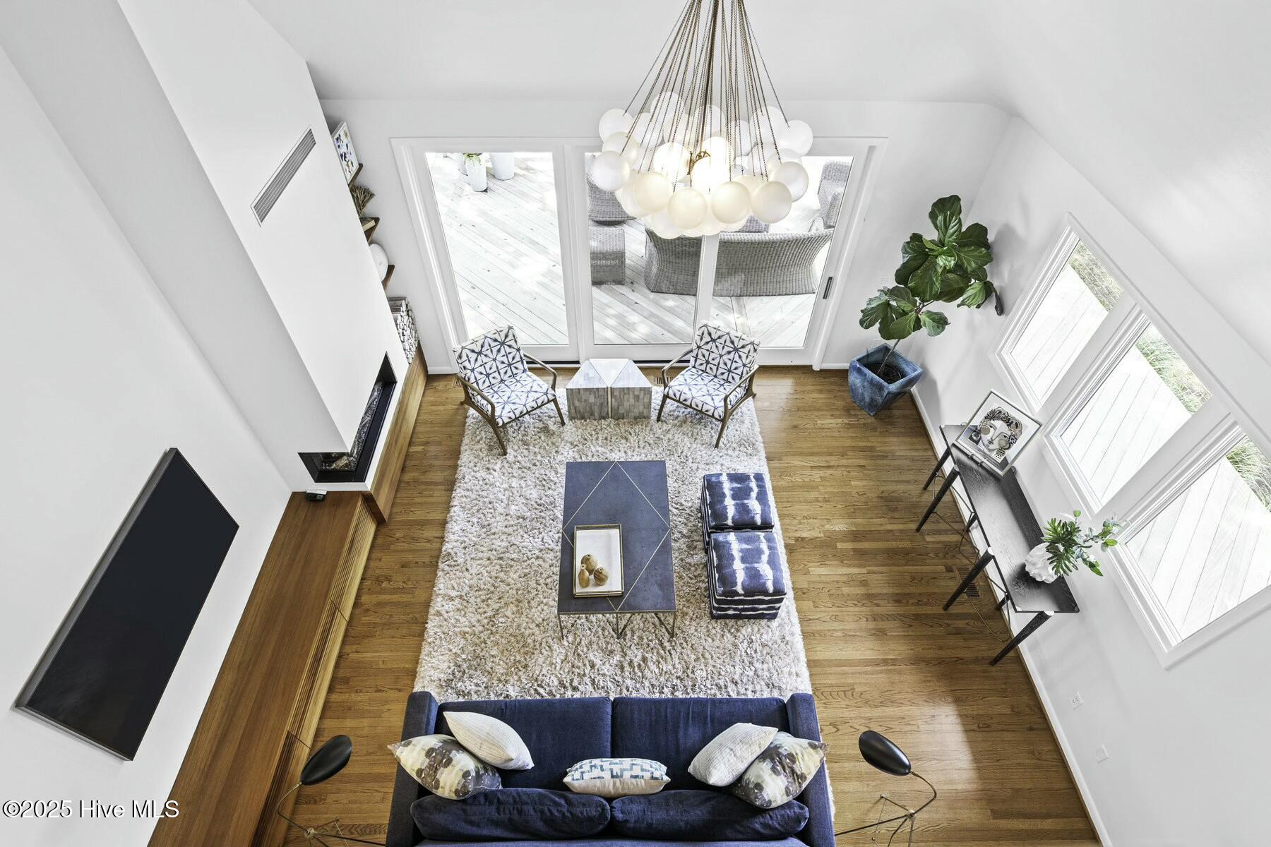 100555228 | Photo 15