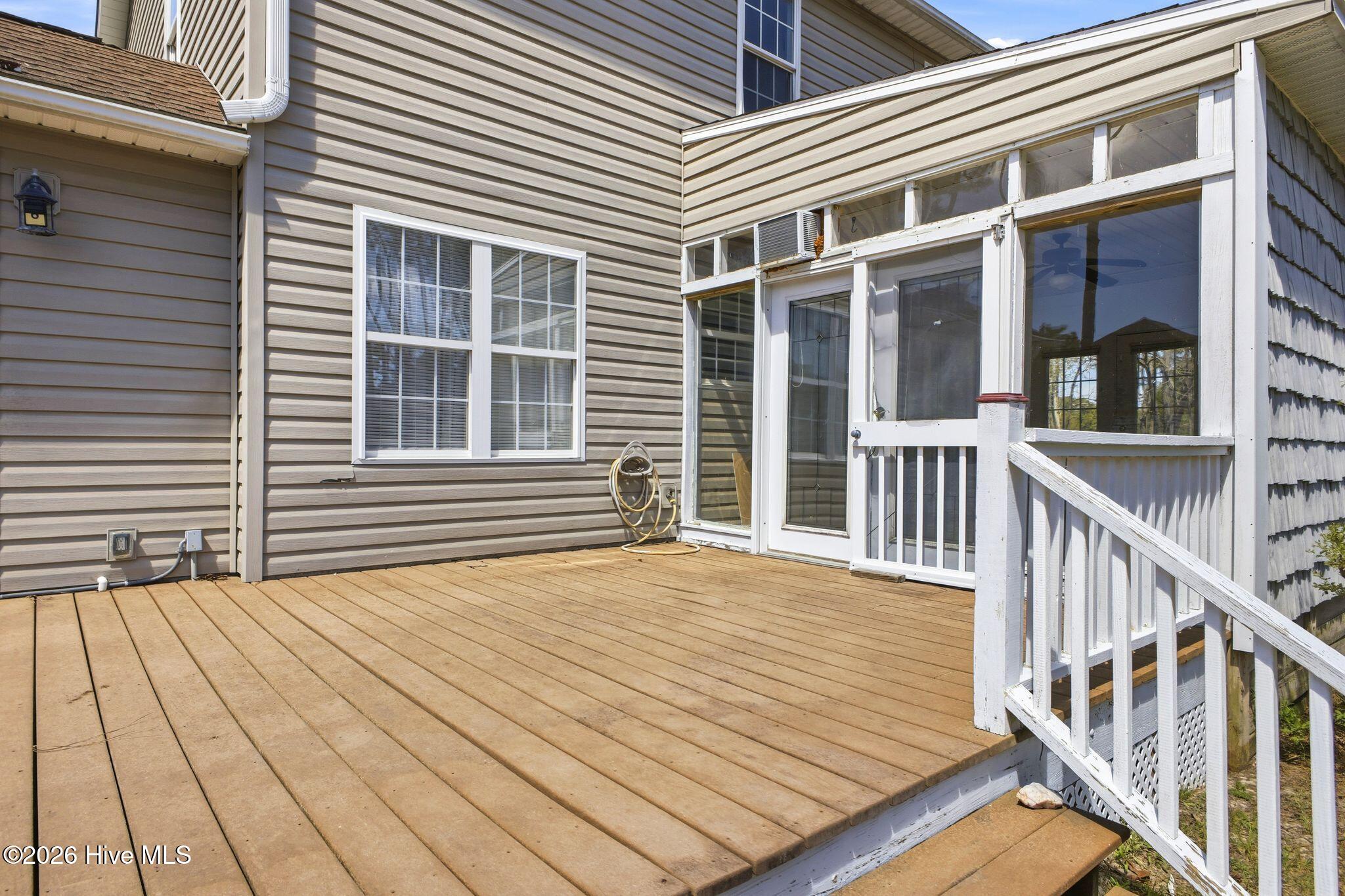 100564329 | Photo 28