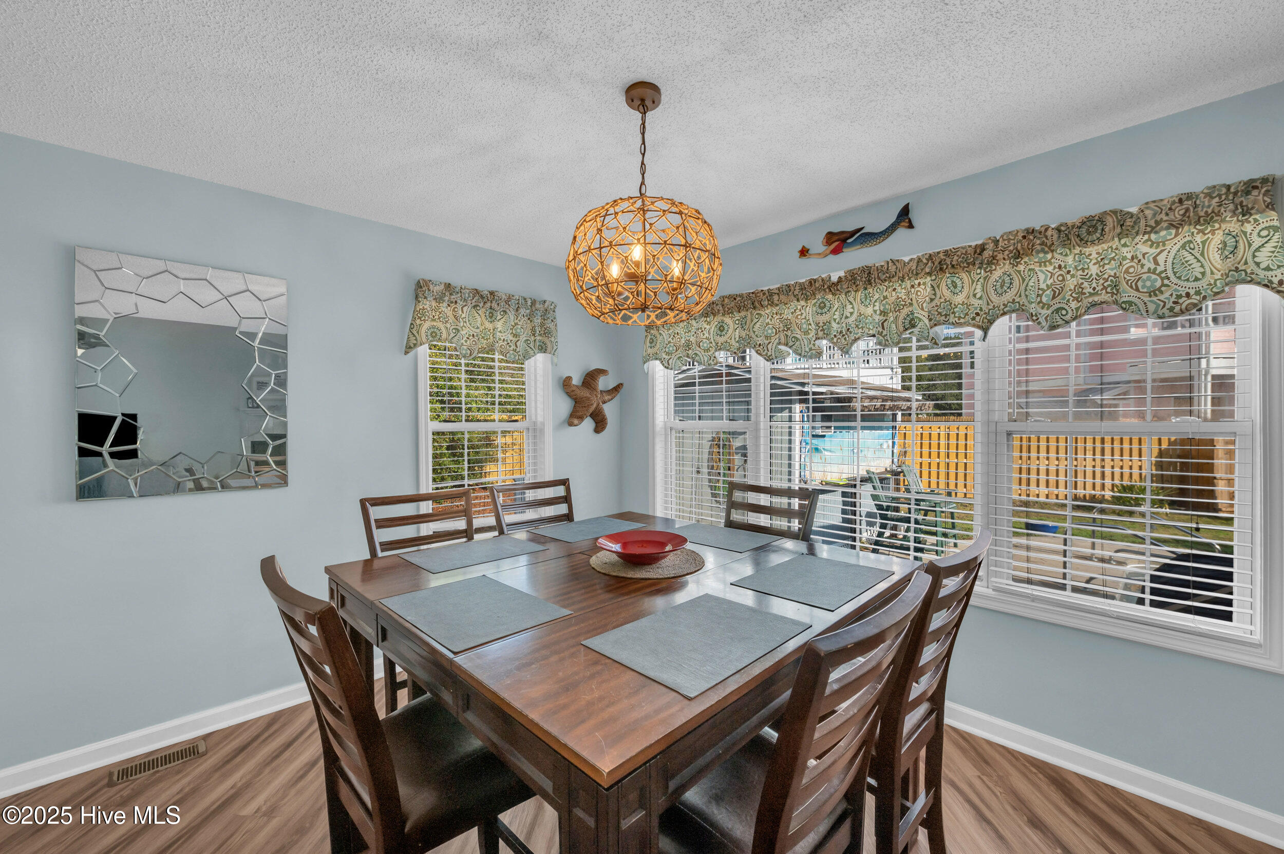 100543917 | Photo 22