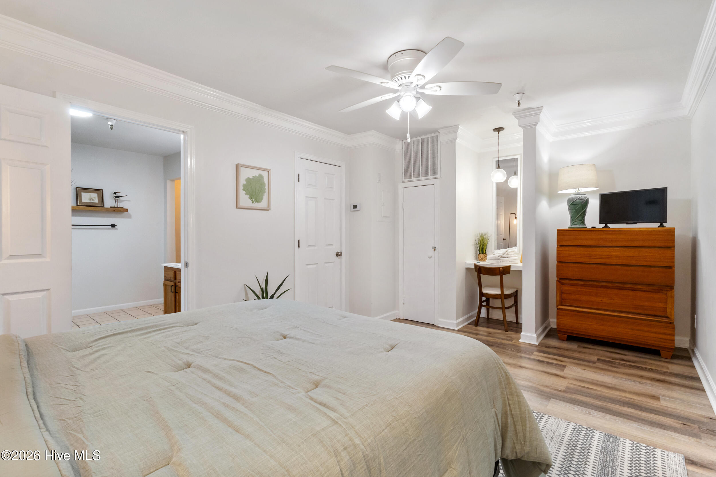 100565367 | Photo 19