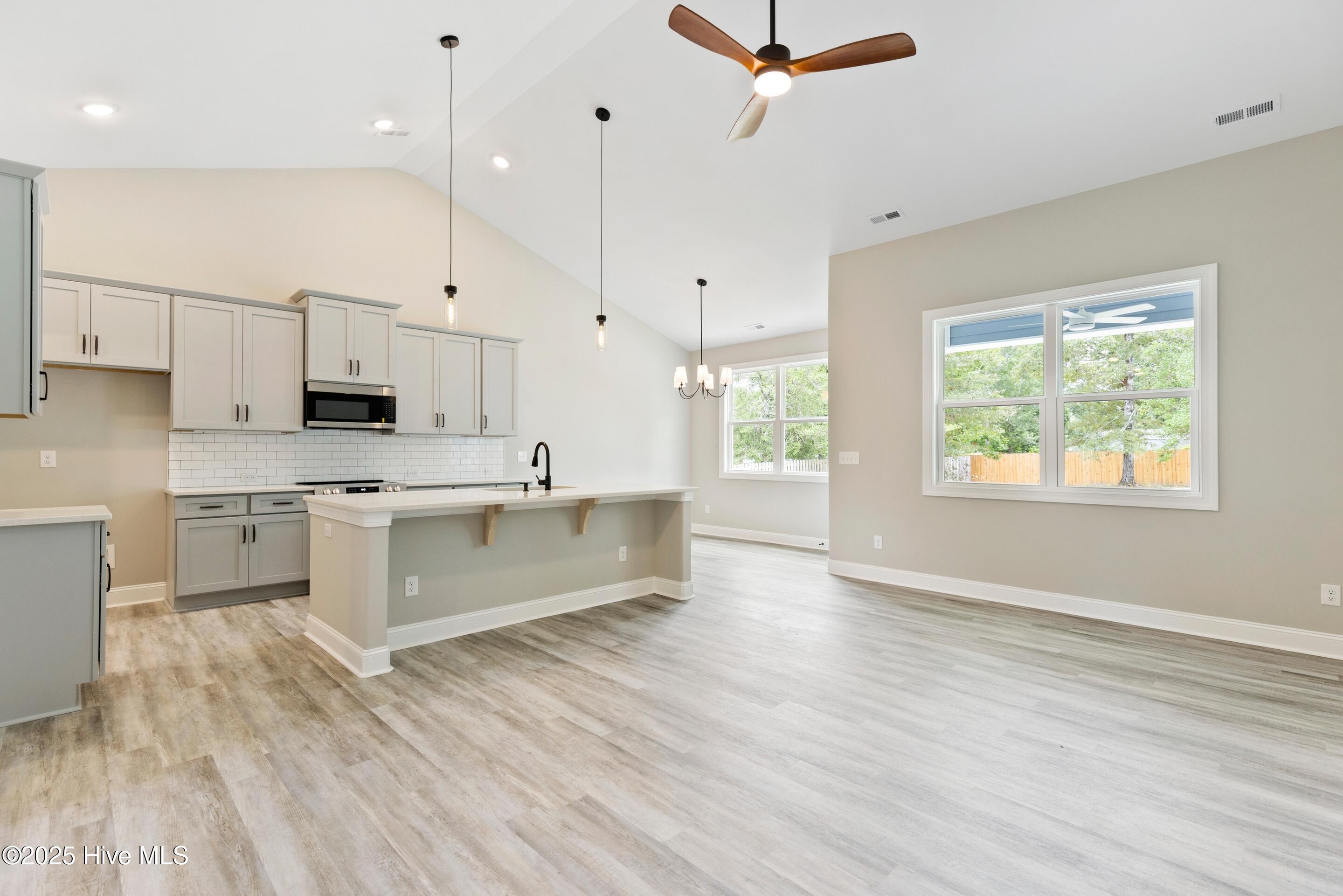 100524111 | Photo 11