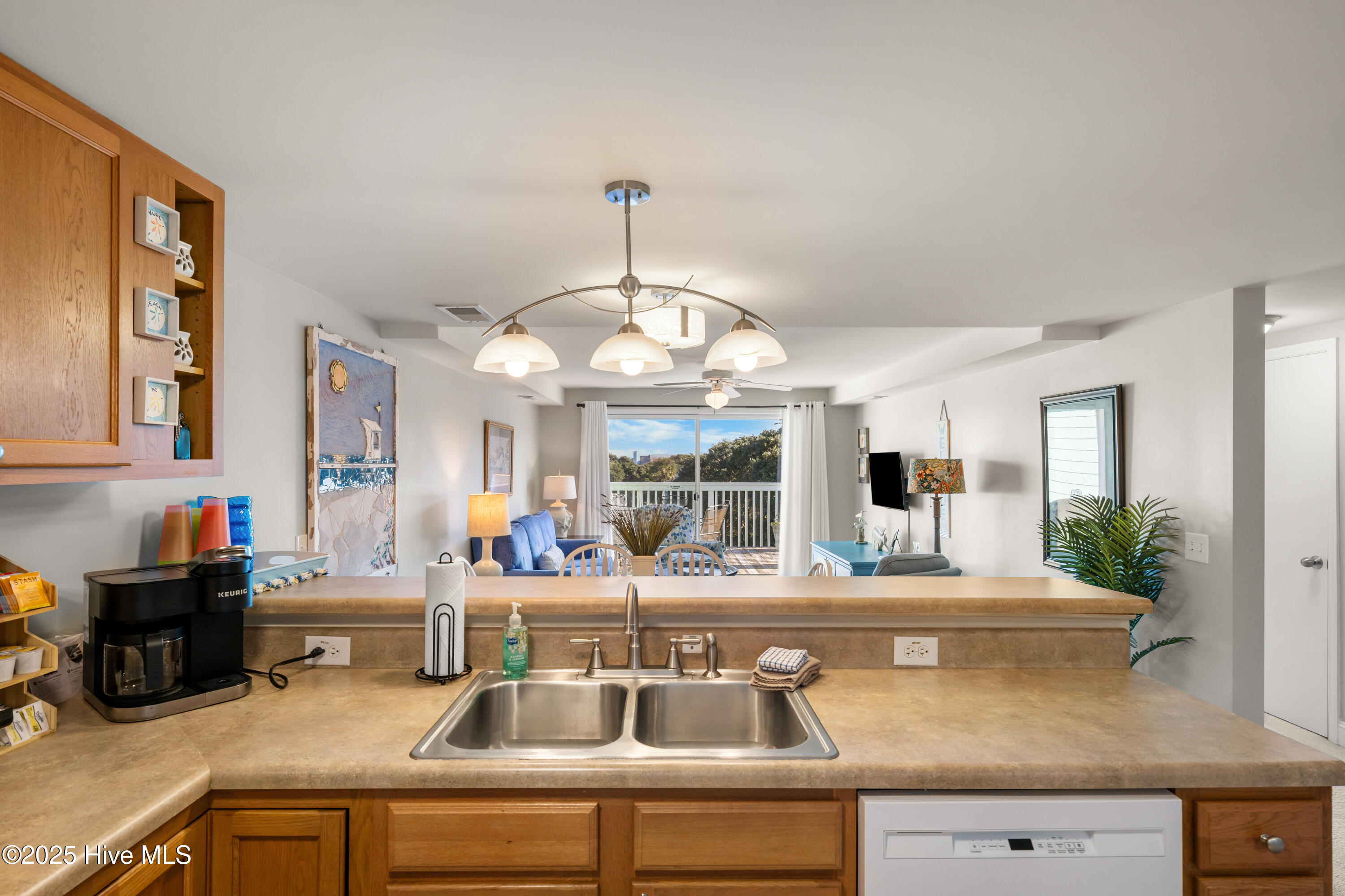 100536900 | Photo 28