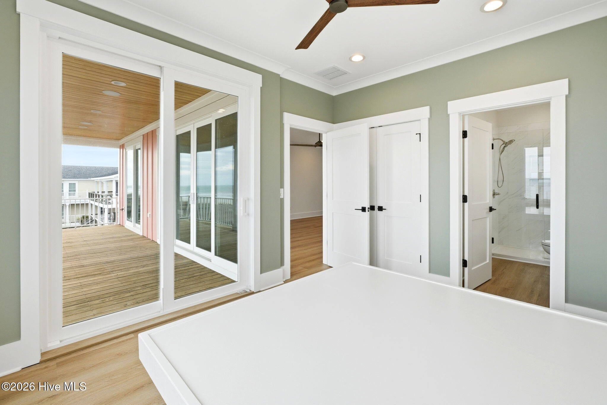 100564947 | Photo 41