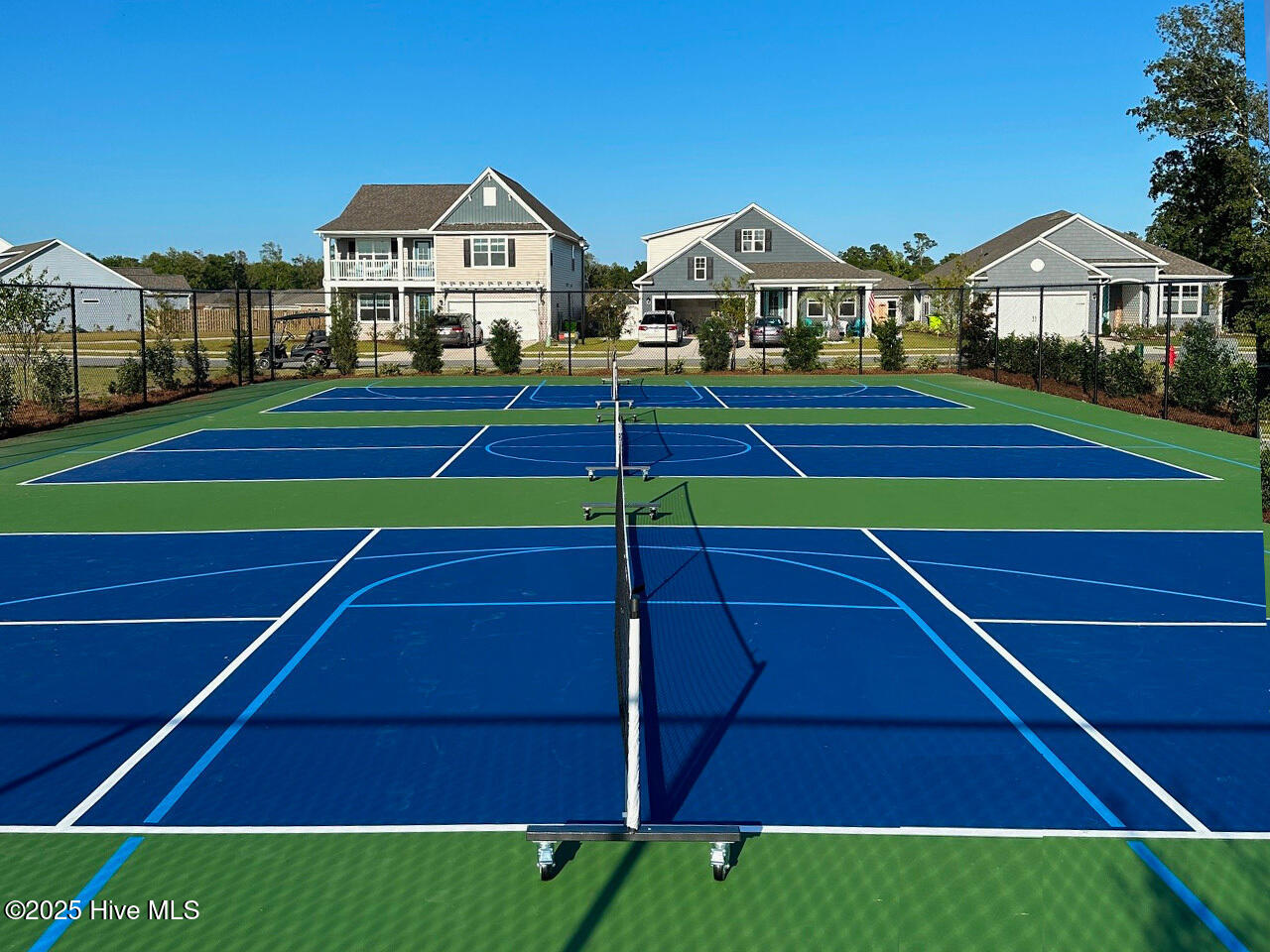 100569730 | Photo 33