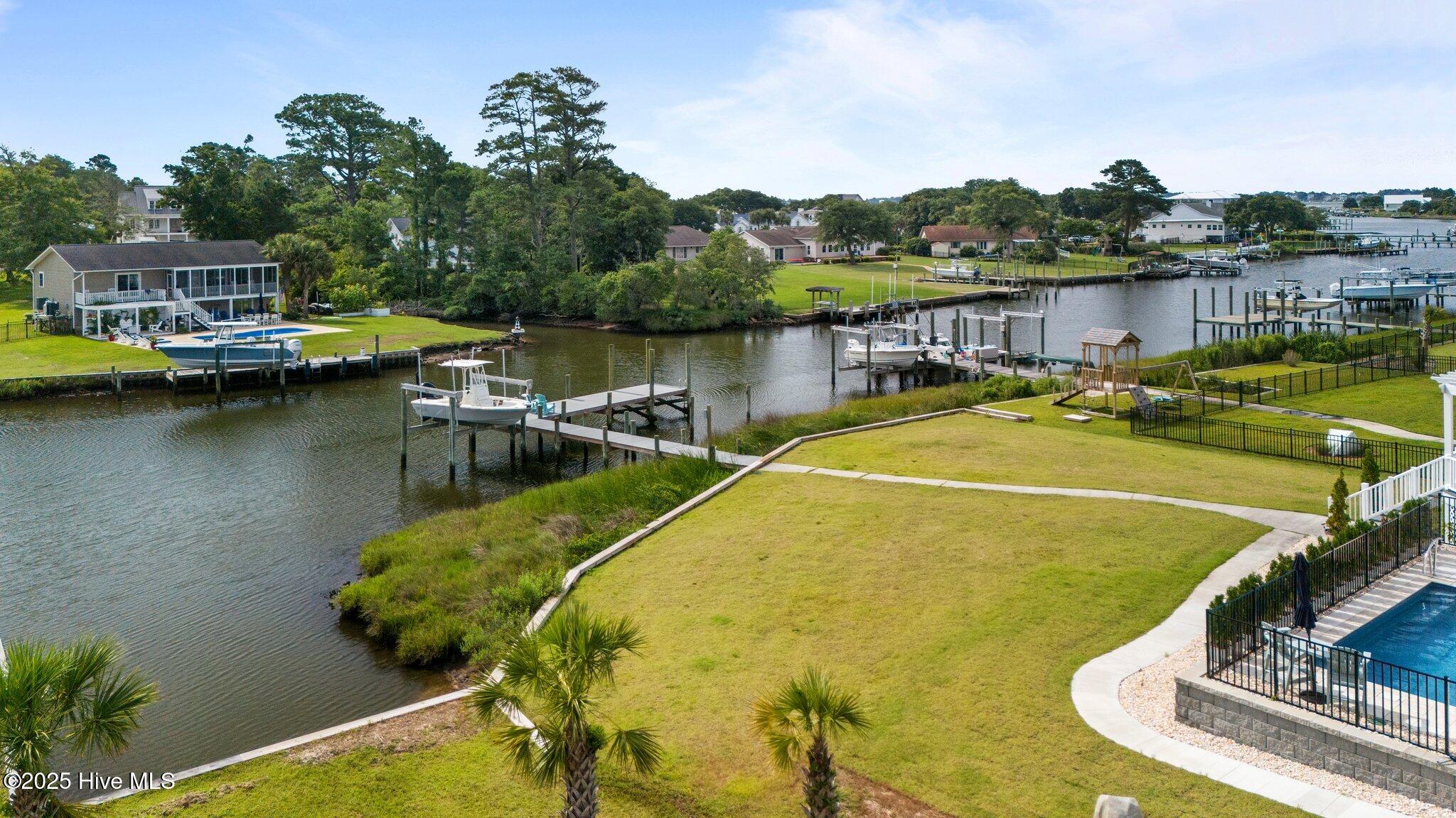 100558486 | Photo 24