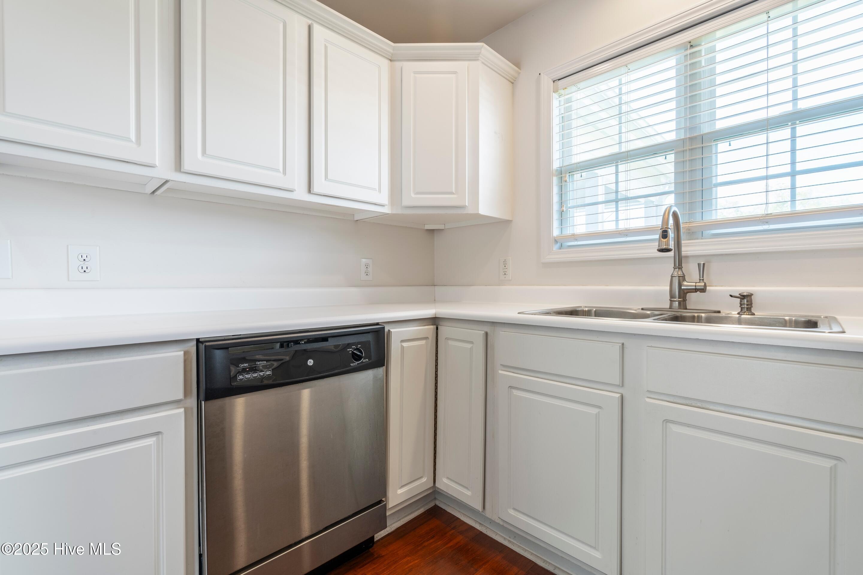 100511628 | Photo 18